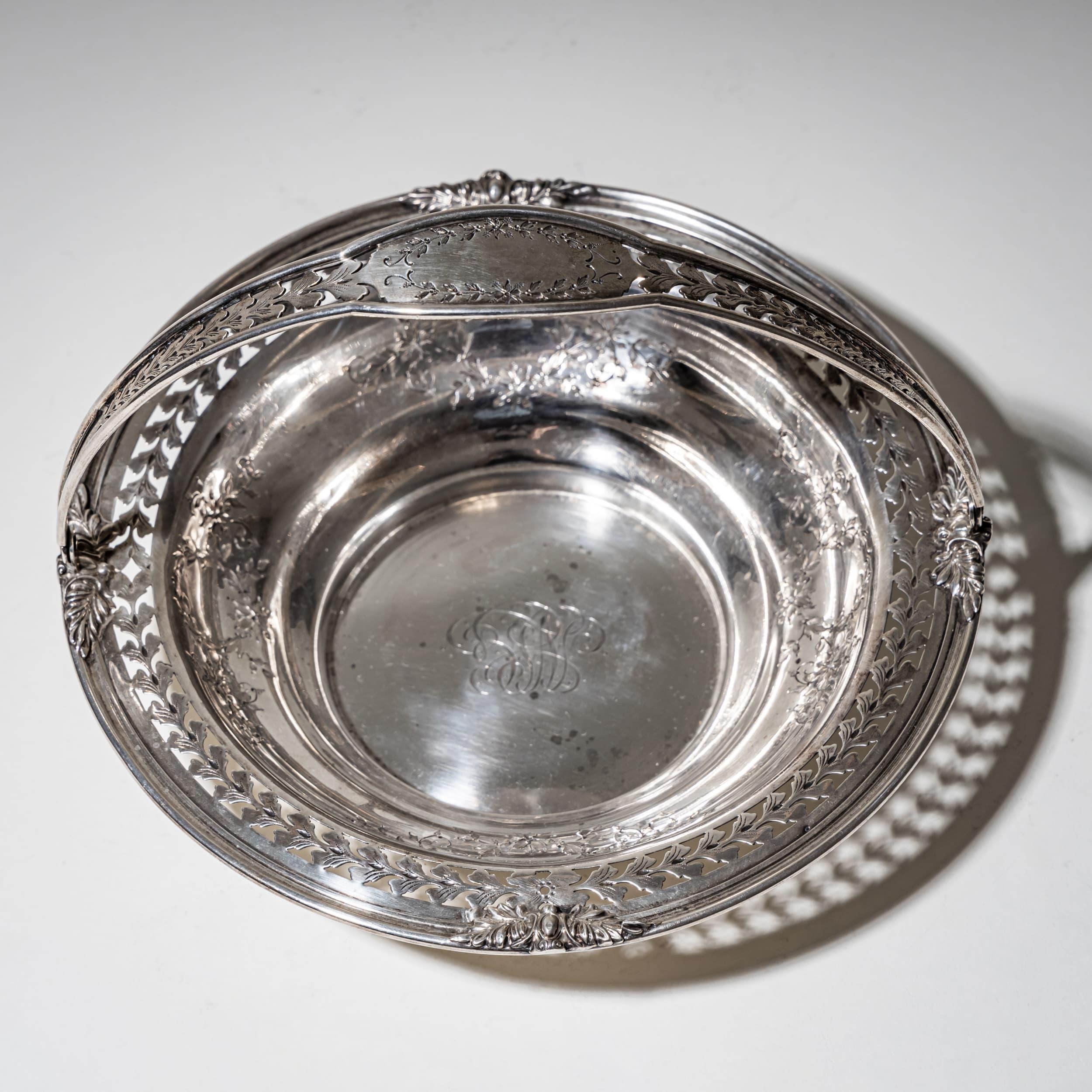 Servierschüssel aus Sterling Silber mit Henkel (Spätviktorianisch) im Angebot