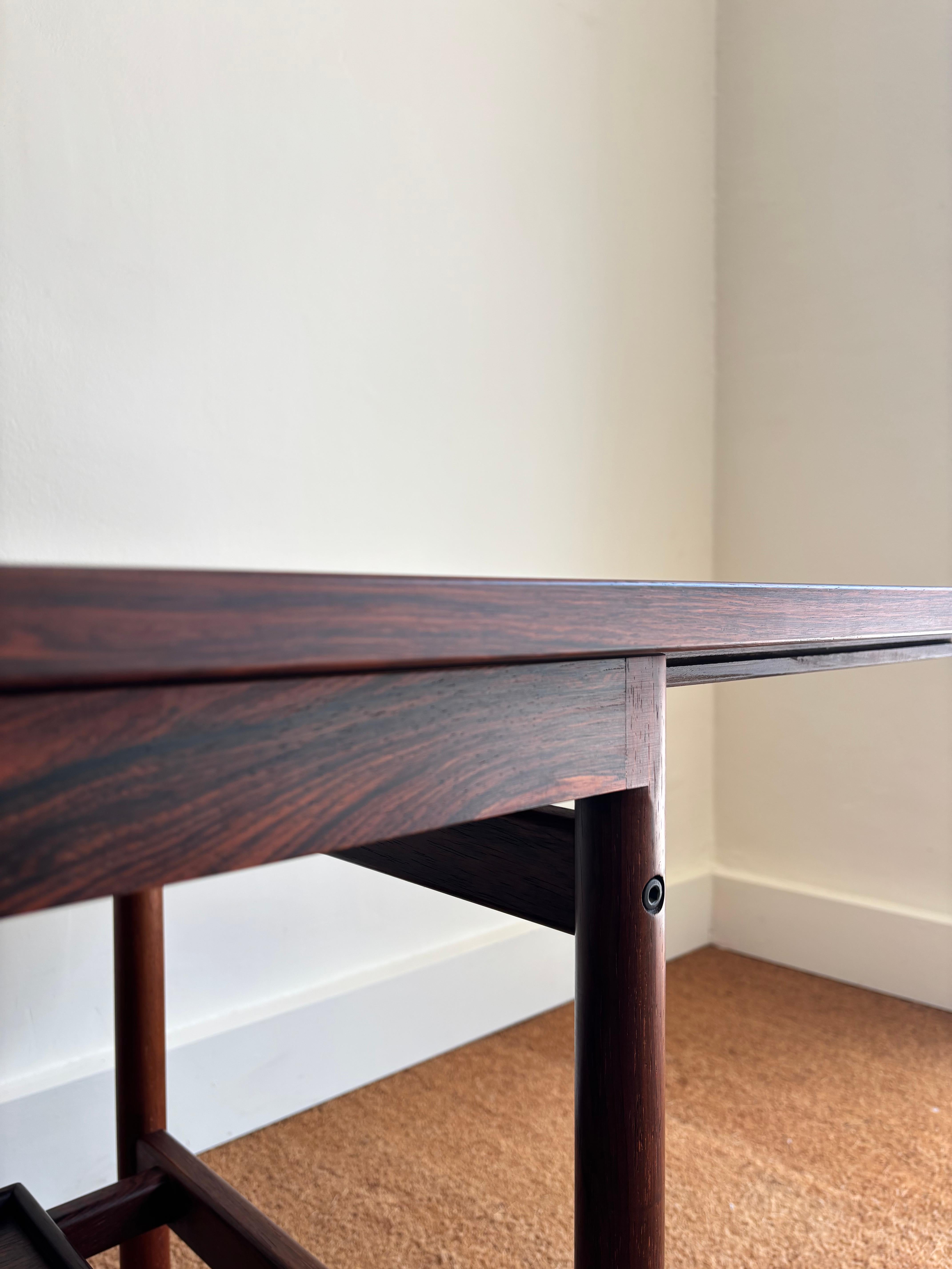 Servierwagen aus jacaranda-holz von Kurt Östervig (Mitte des 20. Jahrhunderts) im Angebot