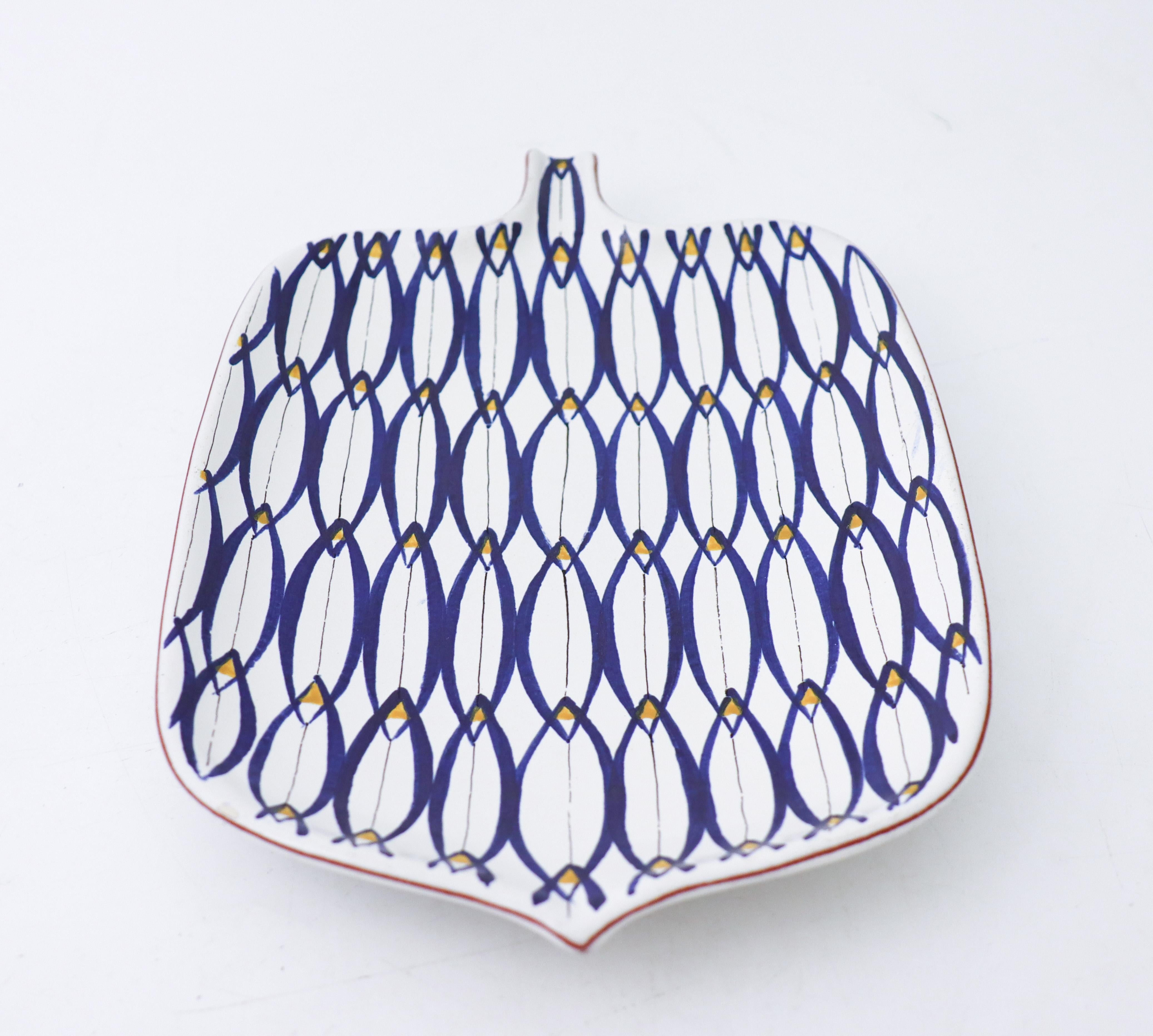 A serving dish in faience designed by Stig Lindberg at Gustavsbergs Studio in Stockholm, it is 30.5 x 20 cm (12.2