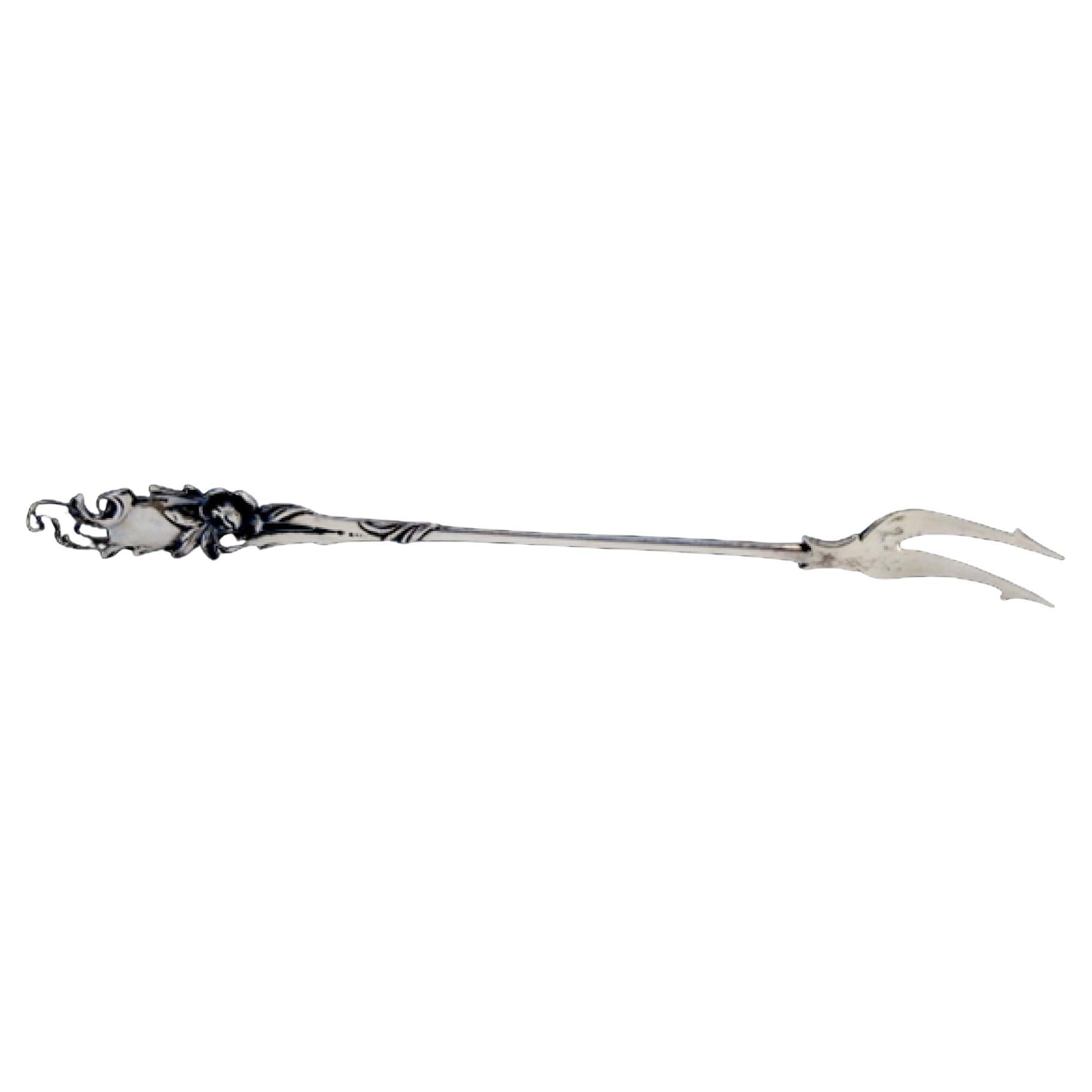 Serviergabel aus Silber, geschliffen und mit geprägten Blumenmotiven am Griff im Angebot