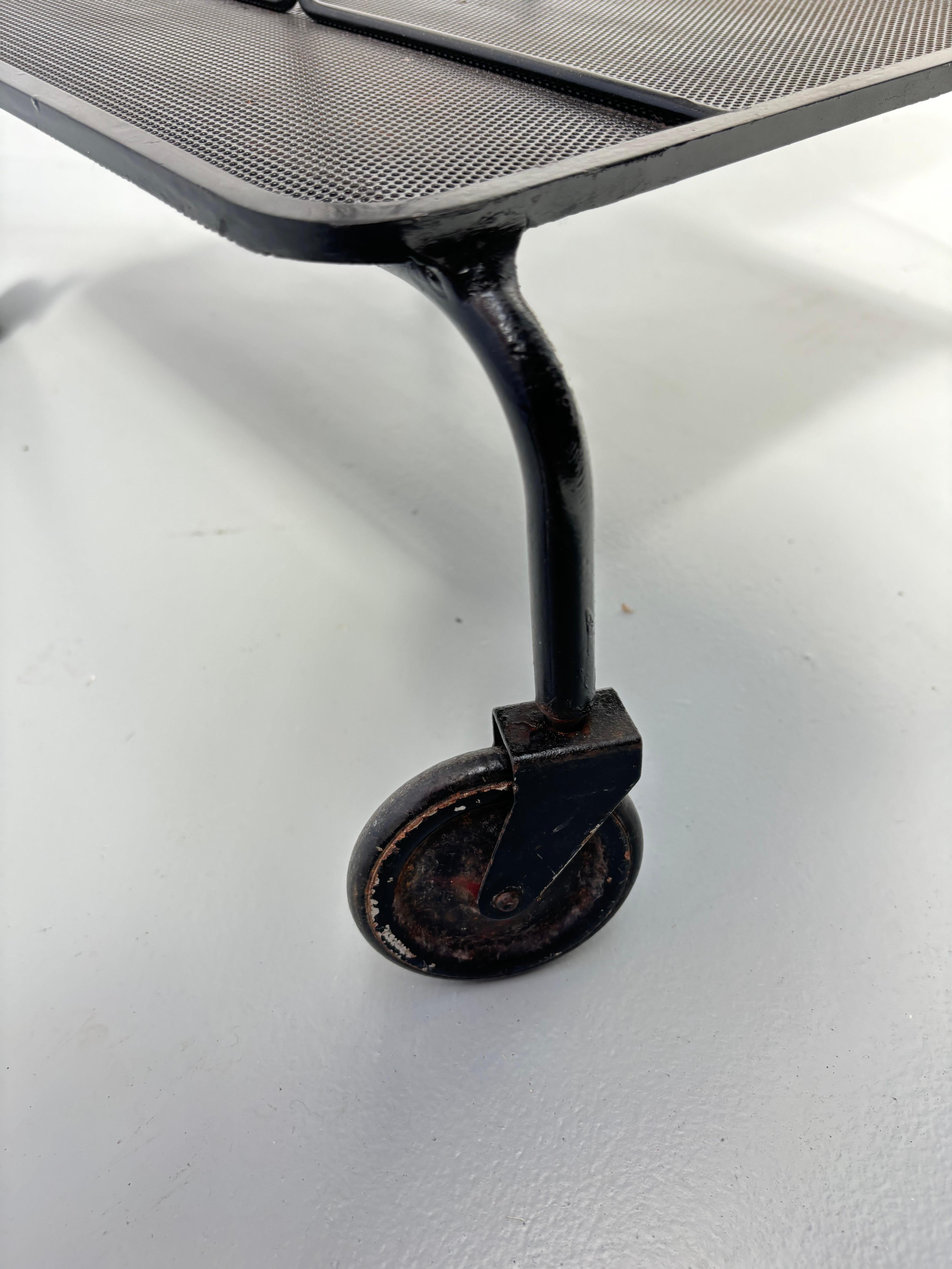 Mesa de servicio de Mathieu Matégot en venta 3