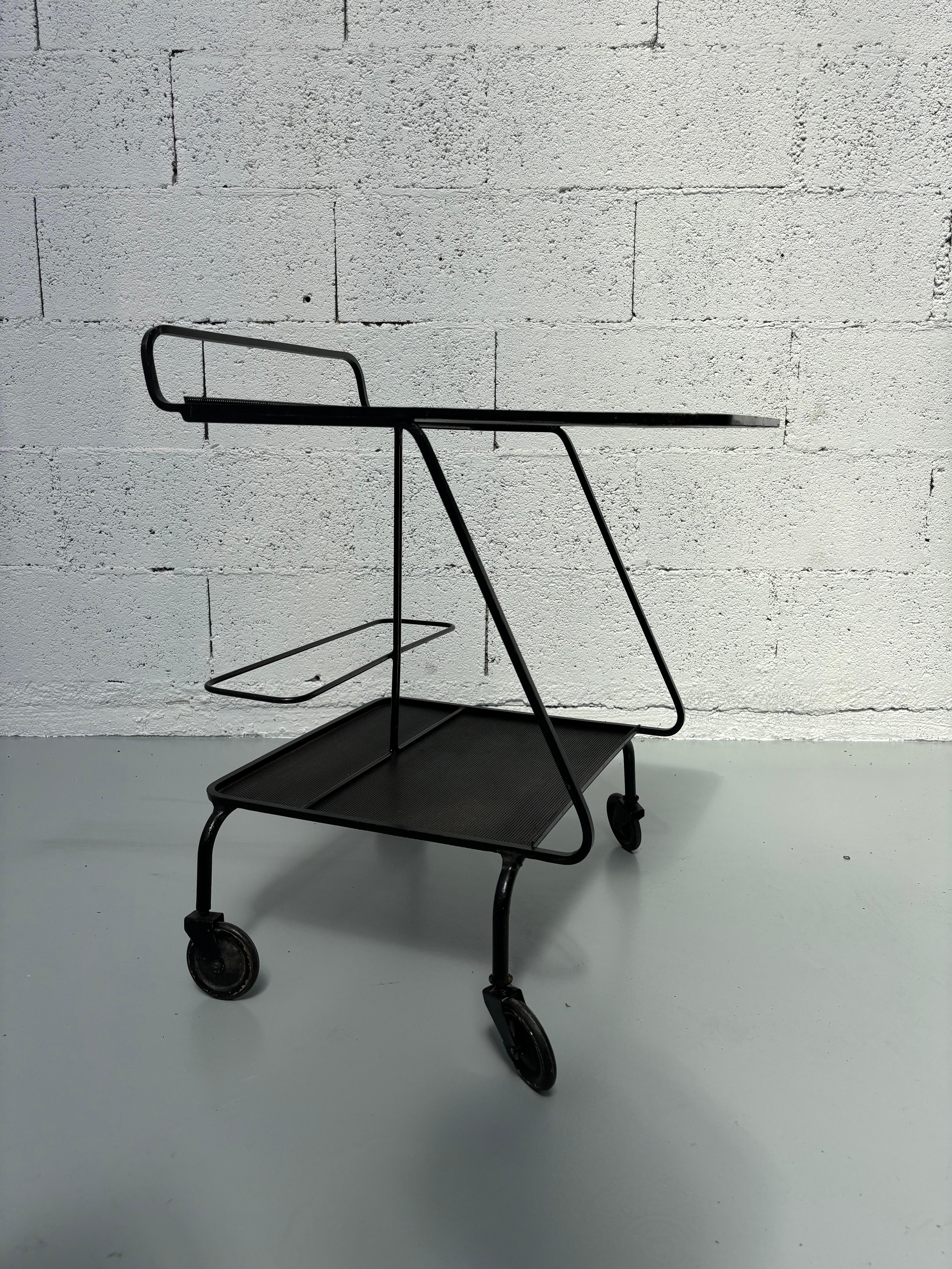 Mesa de servicio de Mathieu Matégot mediados del siglo XX en venta