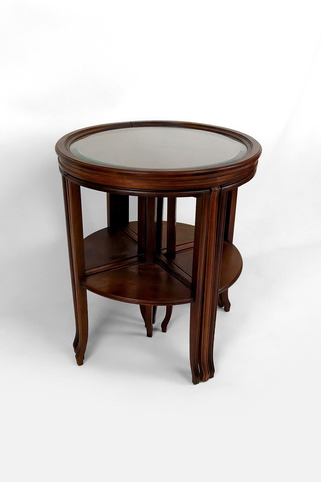 Serving table / nesting tables convertible into 2 side tables, Art Nouveau, 1910 In Good Condition For Sale In VÉZELAY, FR