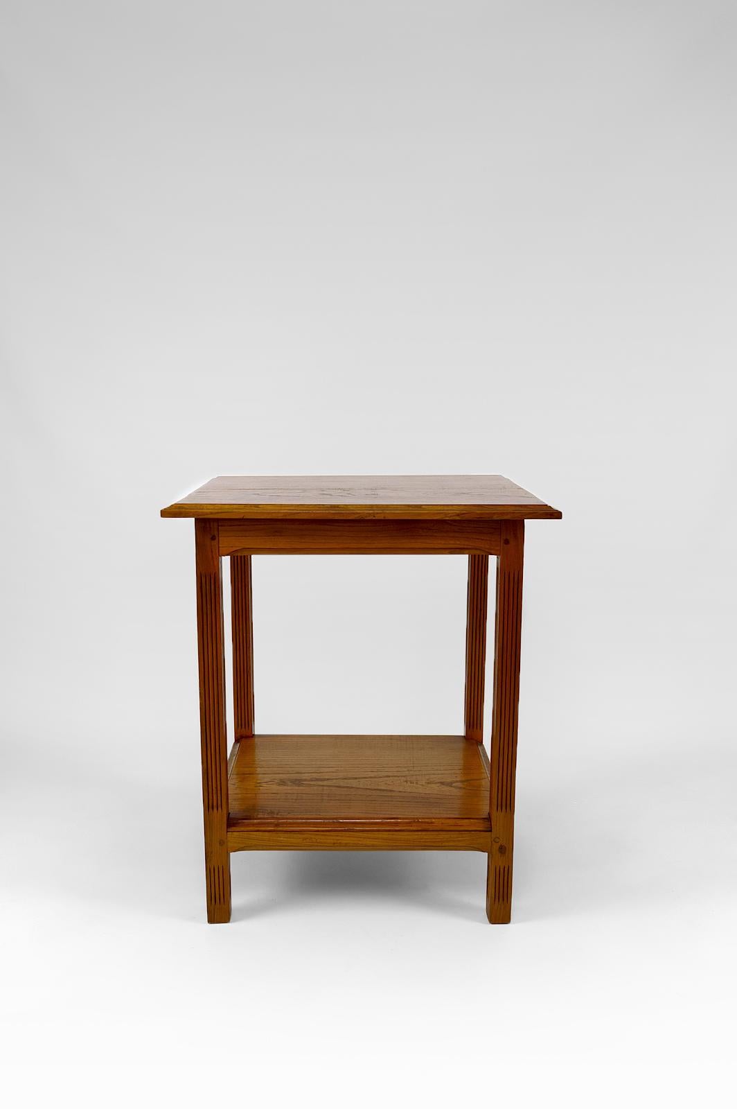 
Beautiful oak serving table / side table / gueridon.
Art Nouveau.
France, Circa 1910-1920
In good condition.

Dimensions:
height 78 cm (20 cm lower shelf)
width 54 cm
depth 67 cm

