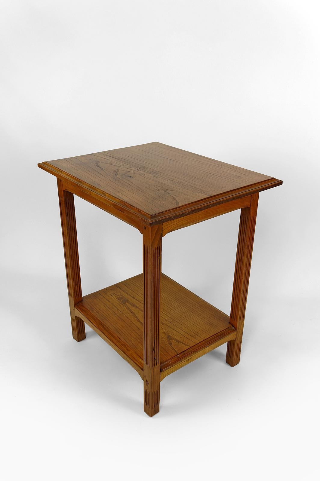  Serving table / side table / gueridon in oak, Art Nouveau, France, Circa 1910 In Good Condition For Sale In VÉZELAY, FR
