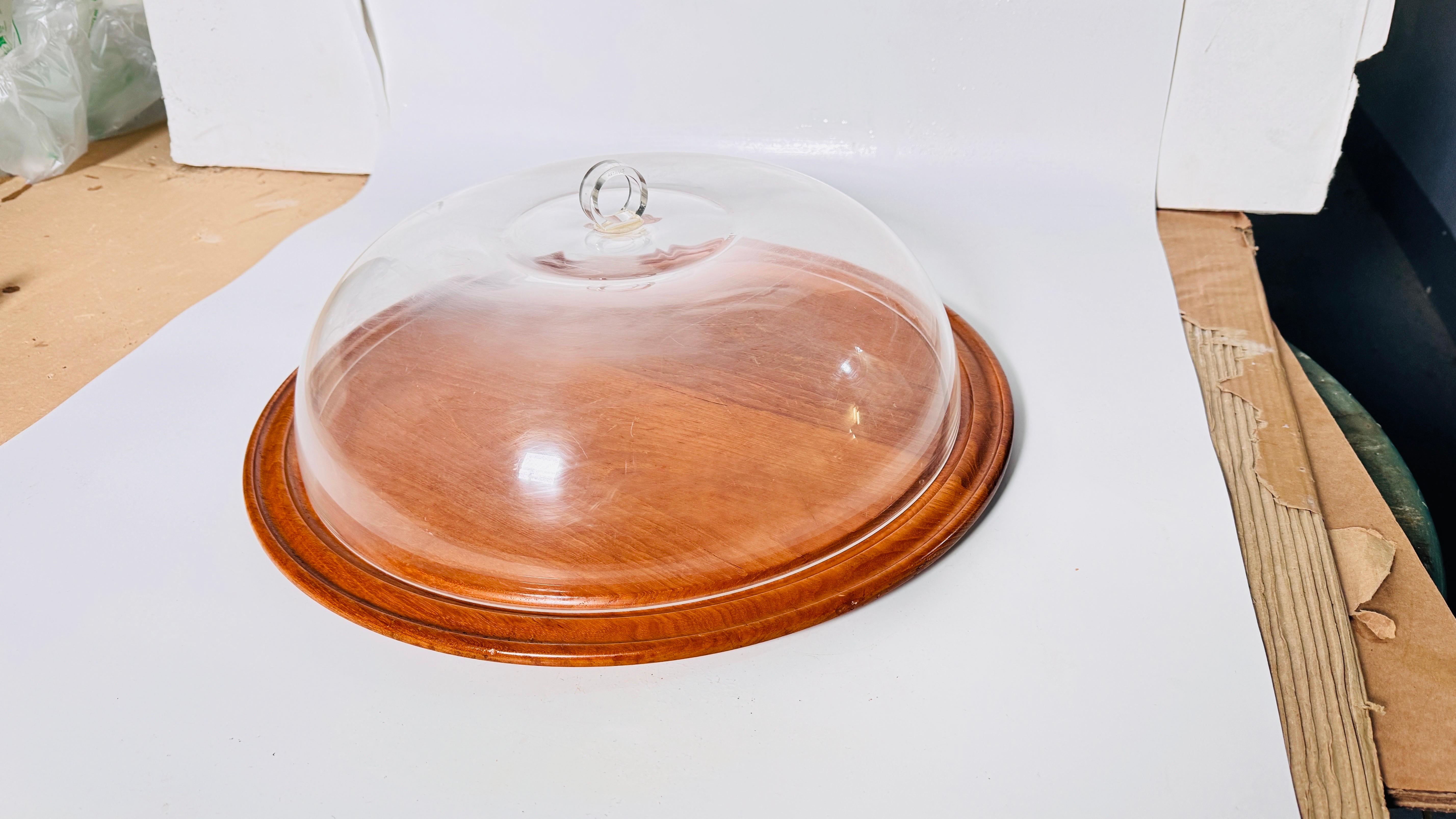 Cloche-Teller für Käse oder Obst aus Kunststoff und Holz, Serviertablett, Frankreich im Angebot 3