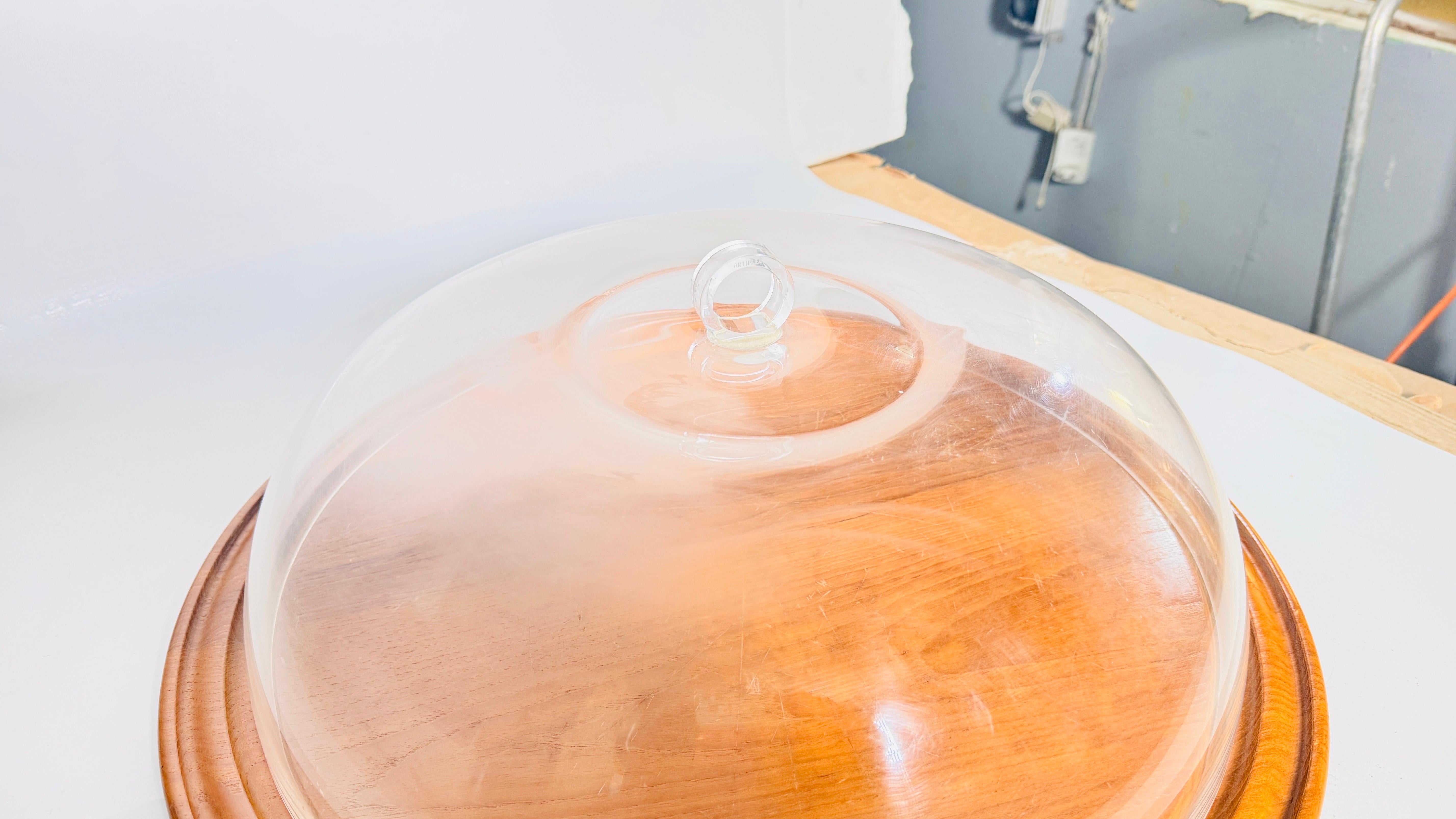 Cloche-Teller für Käse oder Obst aus Kunststoff und Holz, Serviertablett, Frankreich im Angebot 1