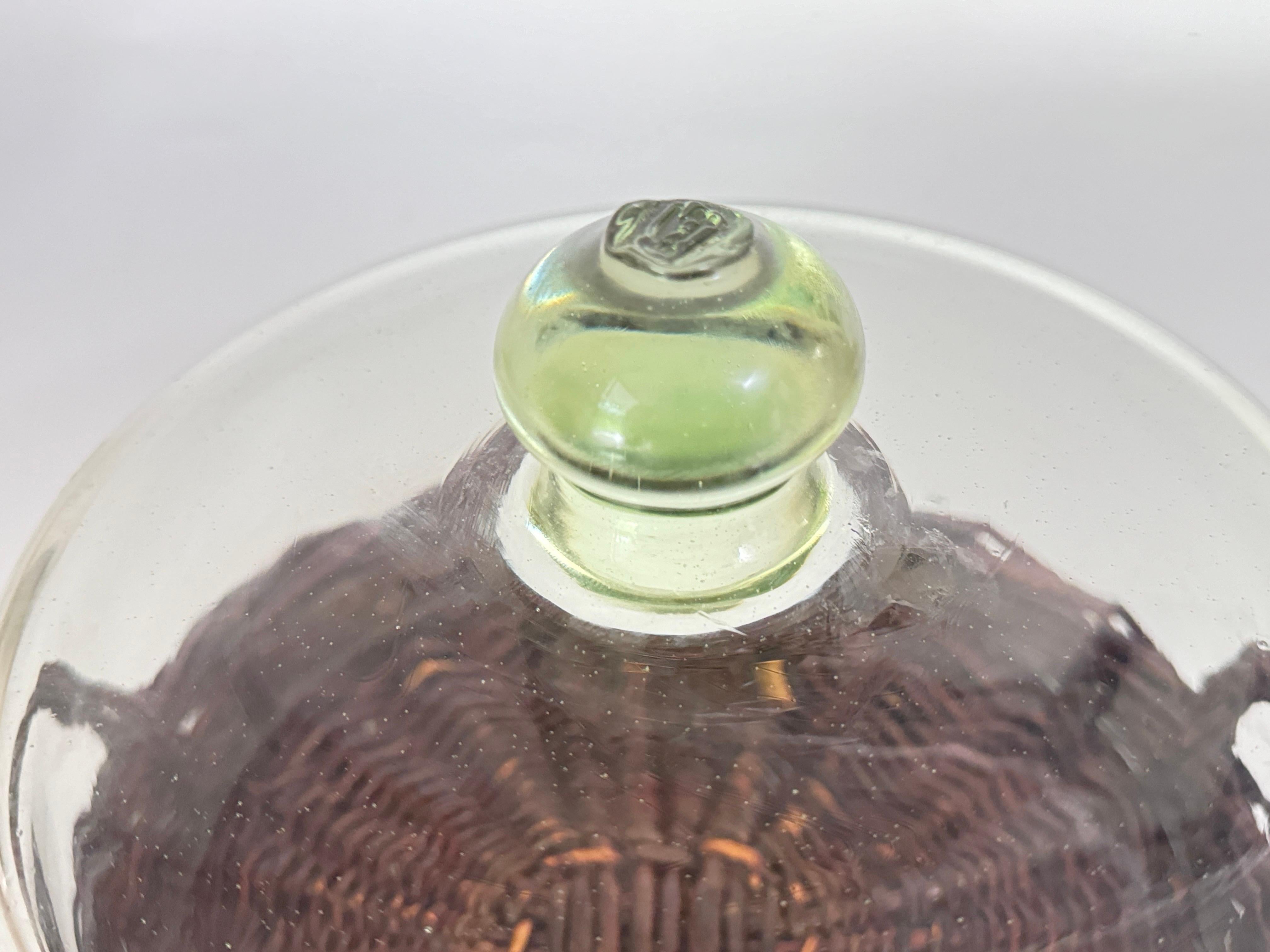 italien Plateau de service cloche en rotin et verre Italie, 1970 en vente