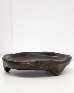 Plateau de service en bois de chêne calciné de forme organique