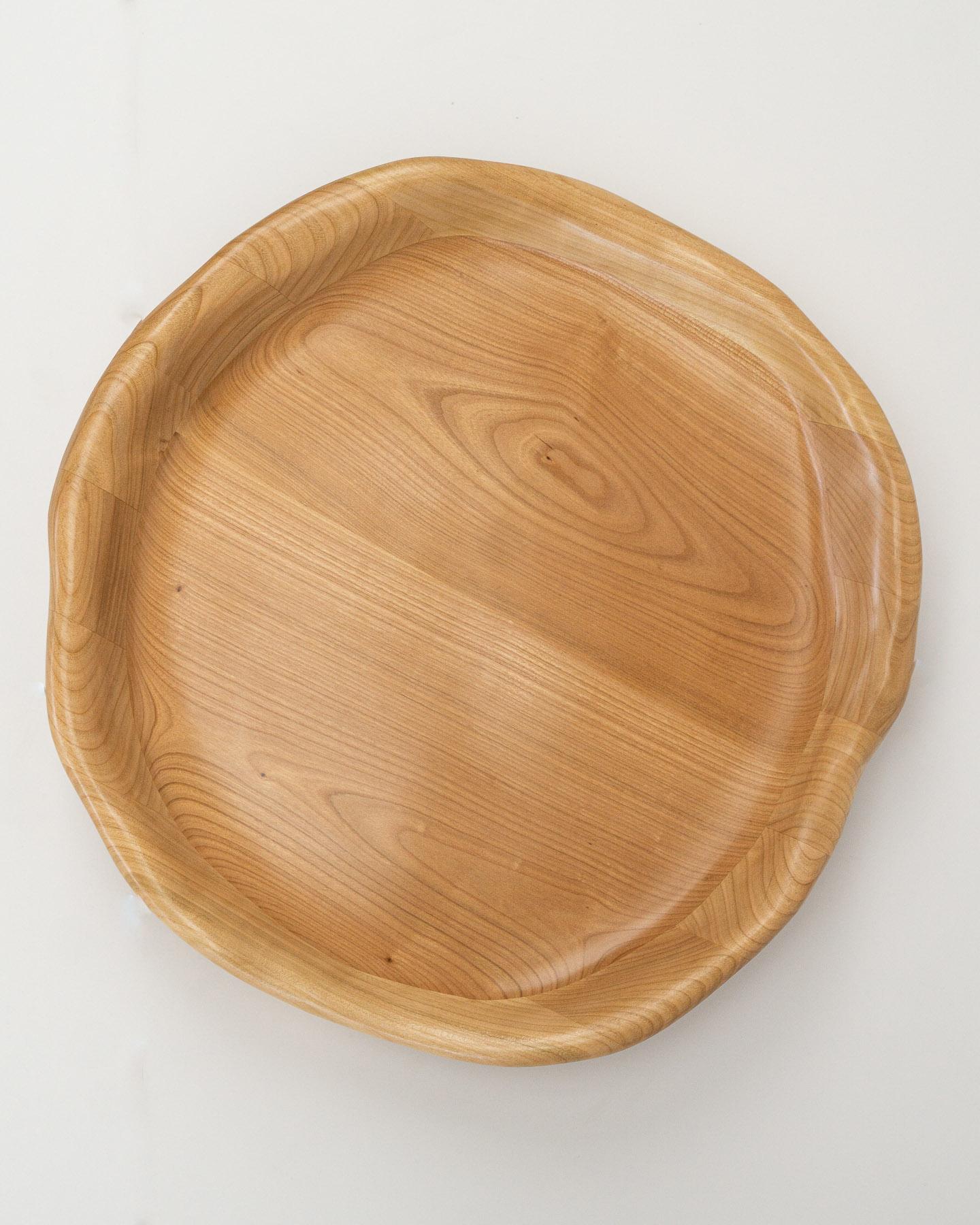 Serviertablett aus Kirschbaumholz Organisch geformt (Holz) im Angebot
