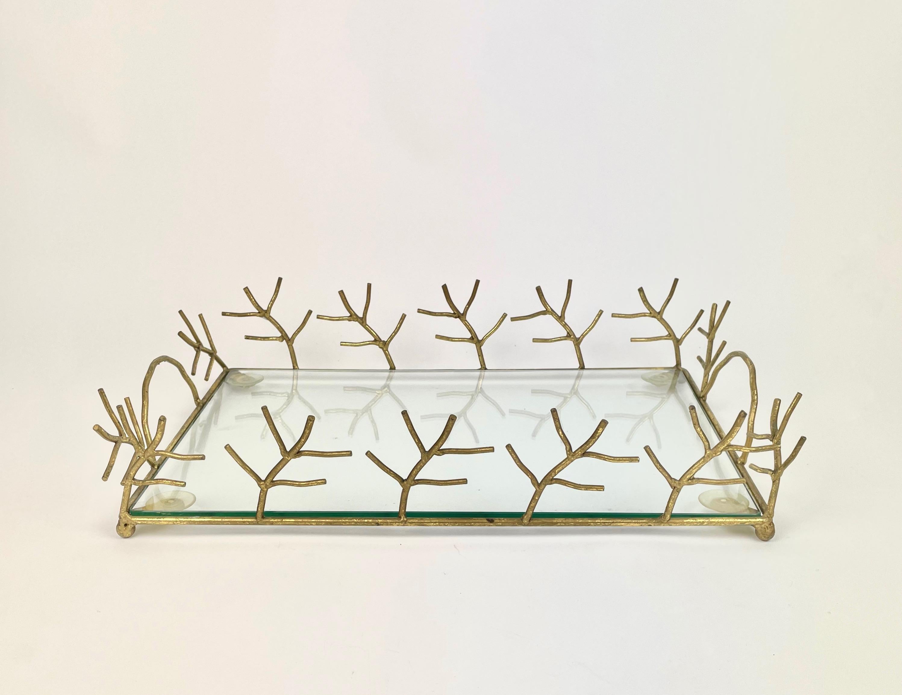 Elegant serving tray in Maison Baguès style with animated branches decoration and handles in golden metal and glass shelf. Made in France in the 1970s.