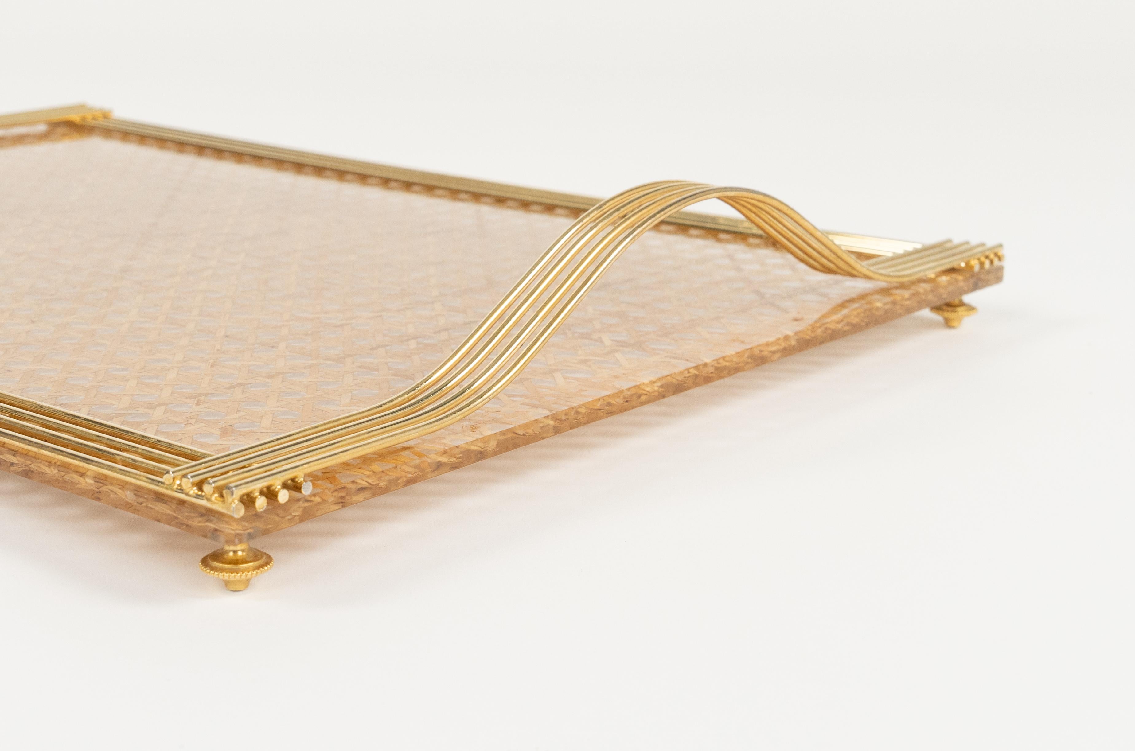 Serviertablett aus Lucite, Rattan und Messing im Christian Dior-Stil, Italien 1970er Jahre im Angebot 5