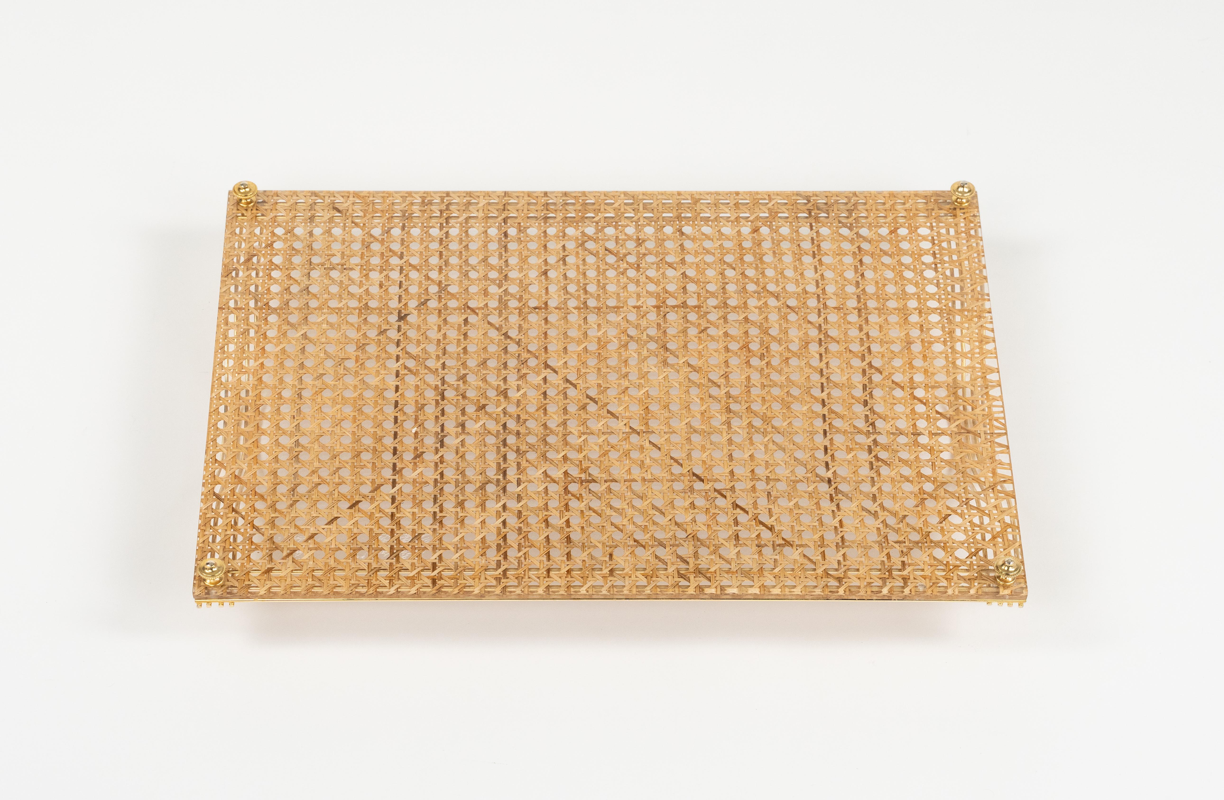 Serviertablett aus Lucite, Rattan und Messing im Christian Dior-Stil, Italien 1970er Jahre im Angebot 6