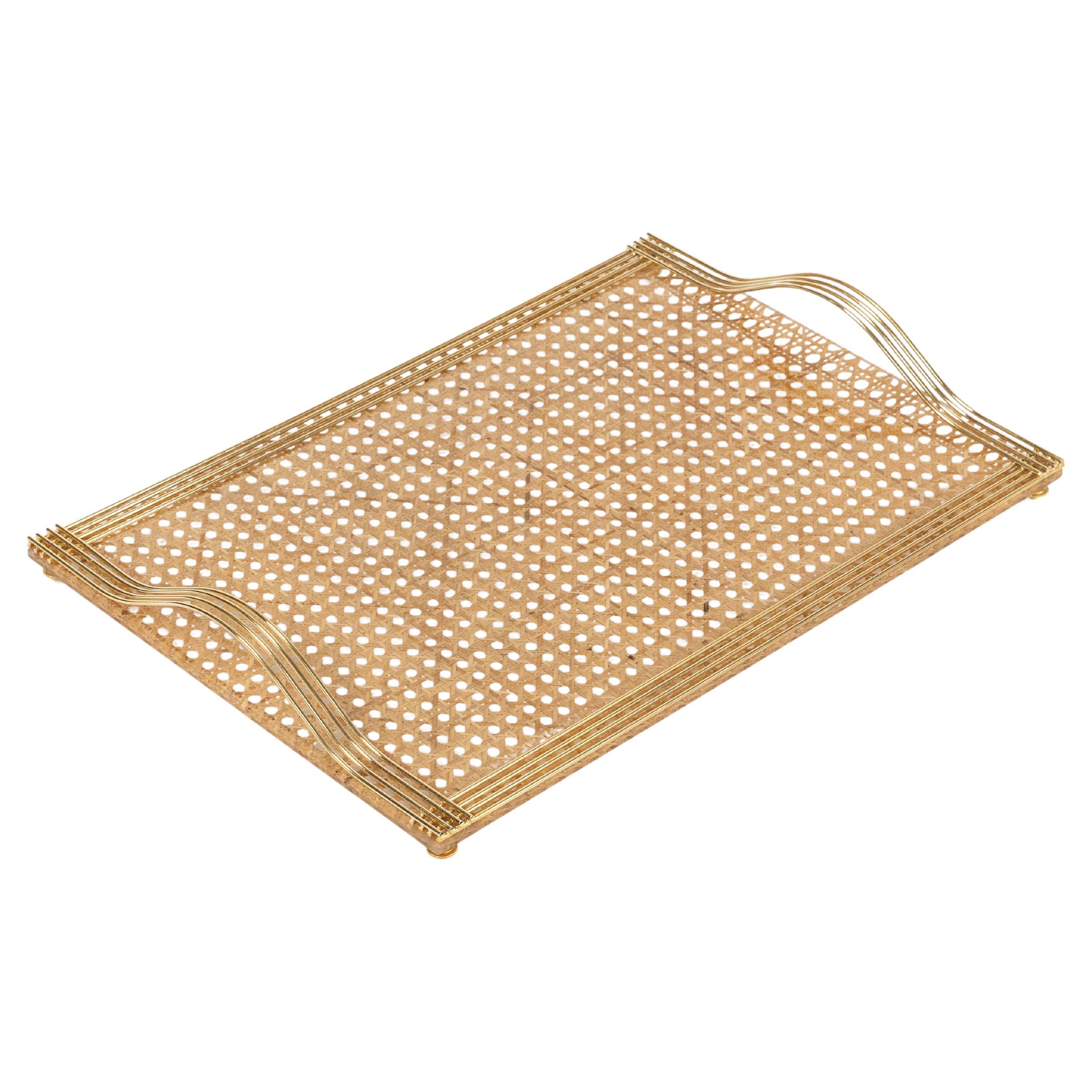 Serviertablett aus Lucite, Rattan und Messing im Christian Dior-Stil, Italien 1970er Jahre im Angebot 7