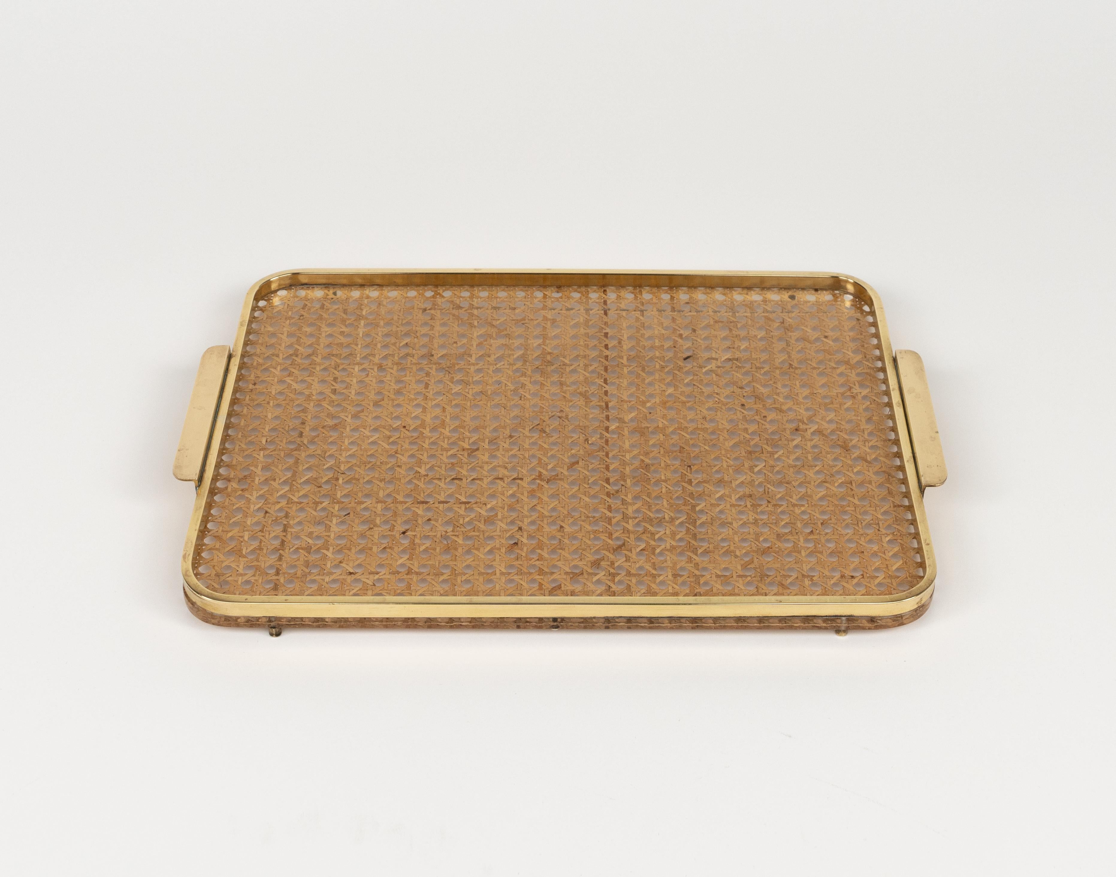 Serving Tray in Lucite, Rattan and Brass Christian Dior Style, Italy, 1970s In Good Condition For Sale In Rome, IT