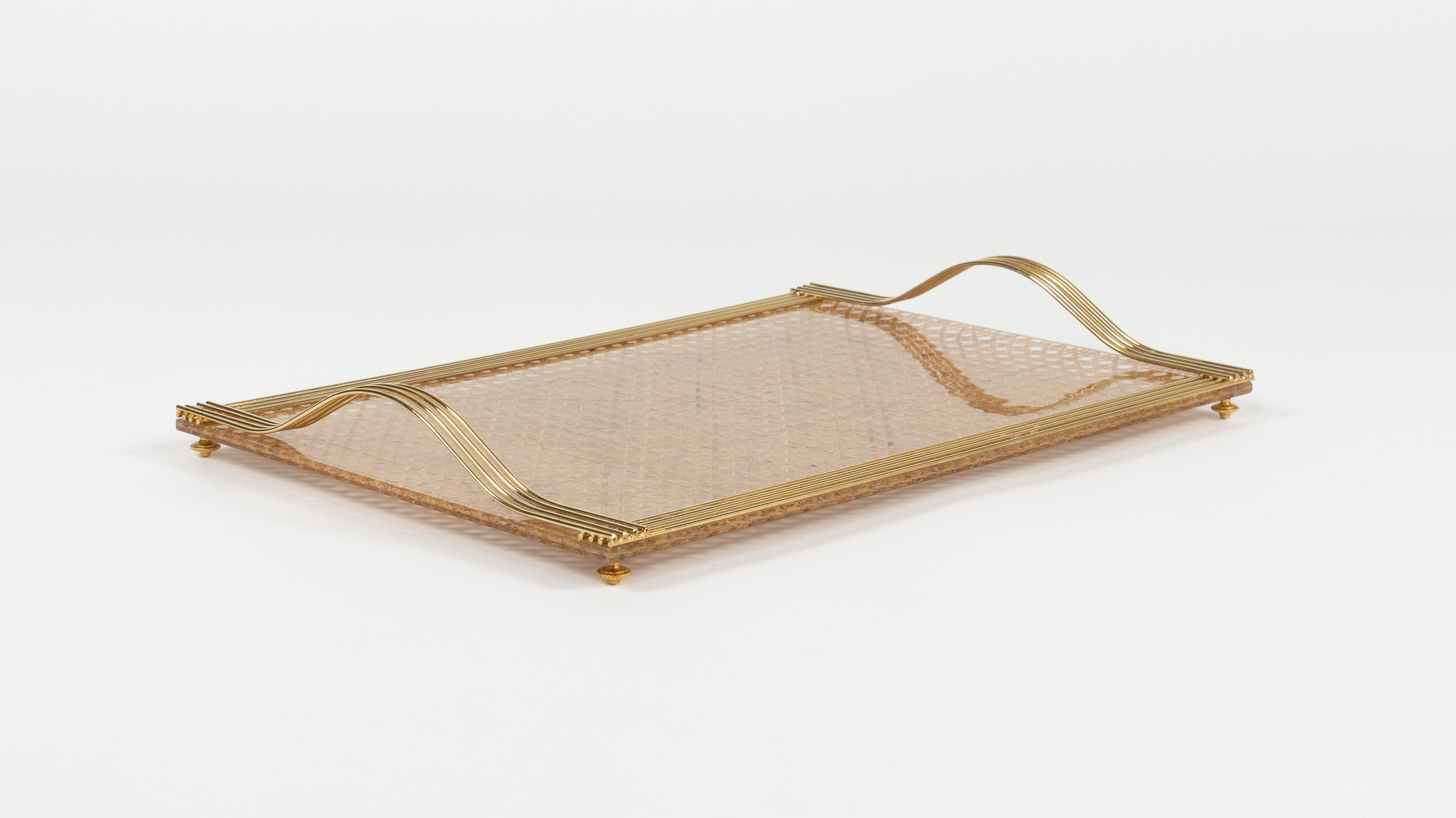 Serviertablett aus Lucite, Rattan und Messing im Christian Dior-Stil, Italien 1970er Jahre im Angebot 2