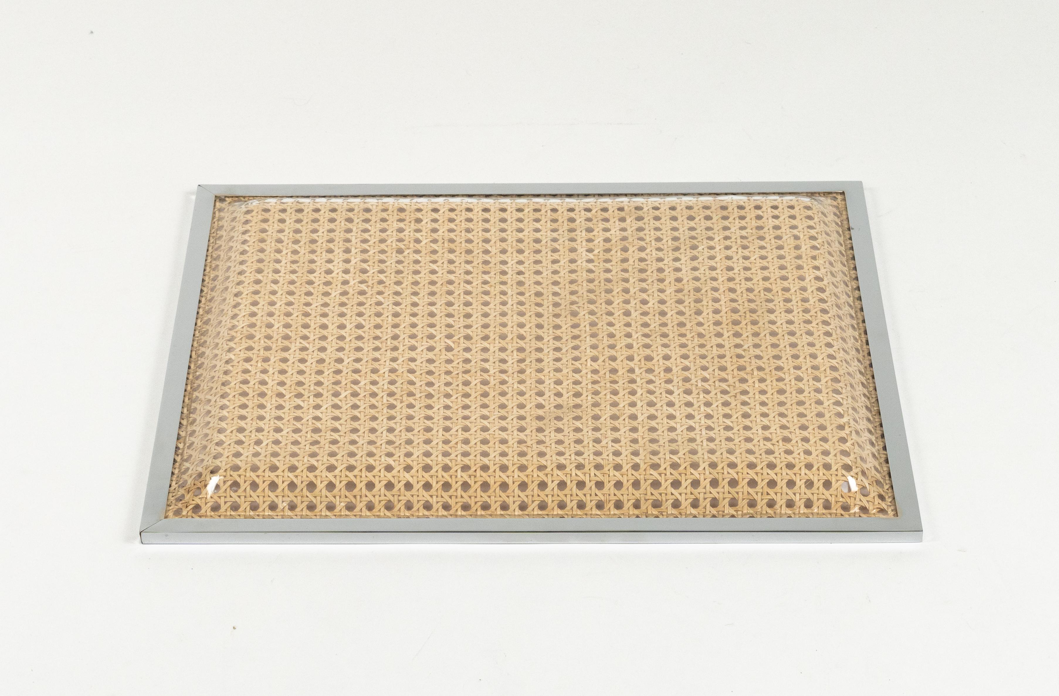 Serviertablett aus Lucite, Rattan und Chrom im Christian Dior-Stil, Italien 1970er Jahre im Angebot 5