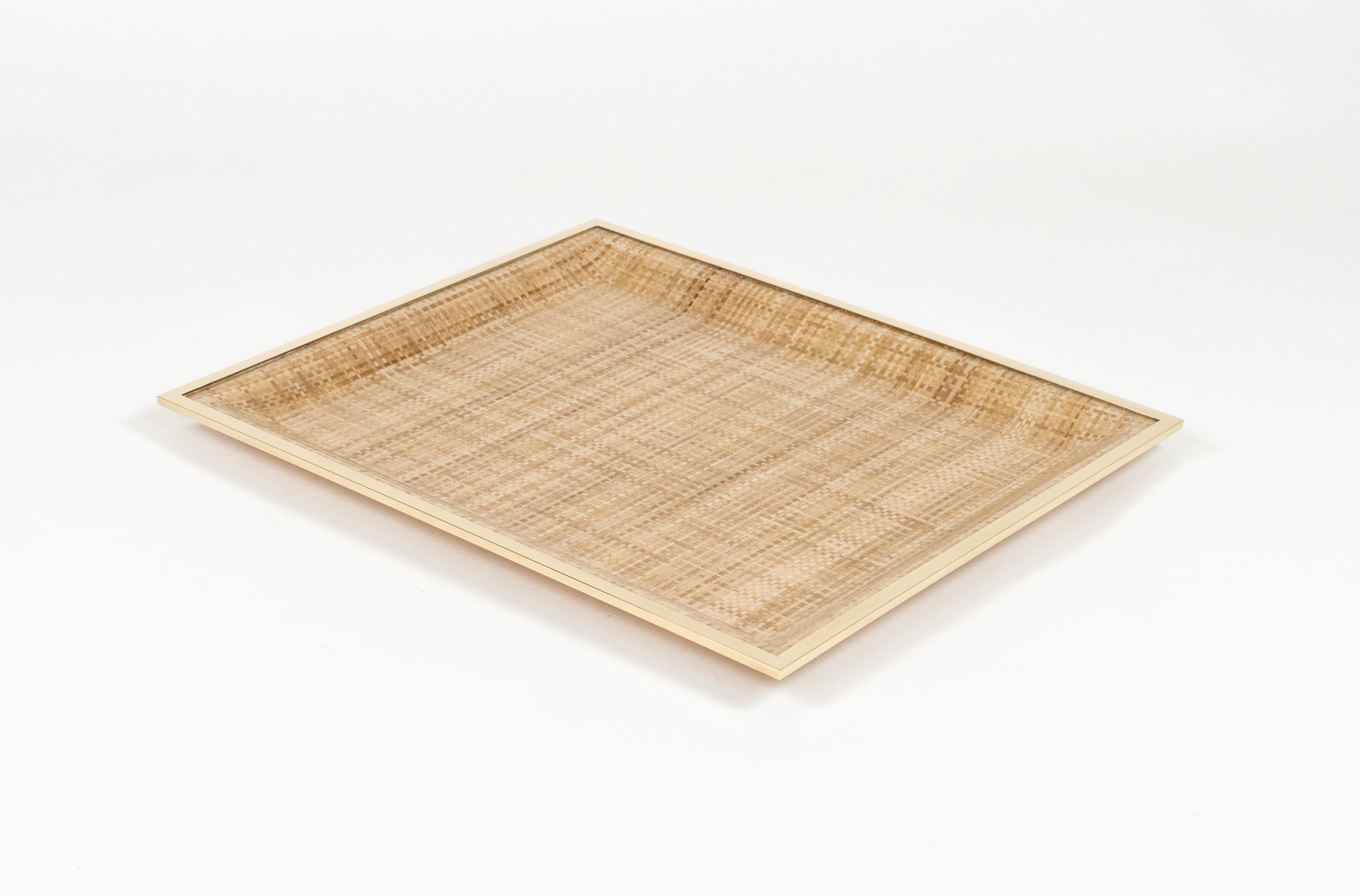 Serviertablett aus Lucite, Korbweide und Messing im Christian Dior Home Style, Italien 1970er Jahre im Angebot 1