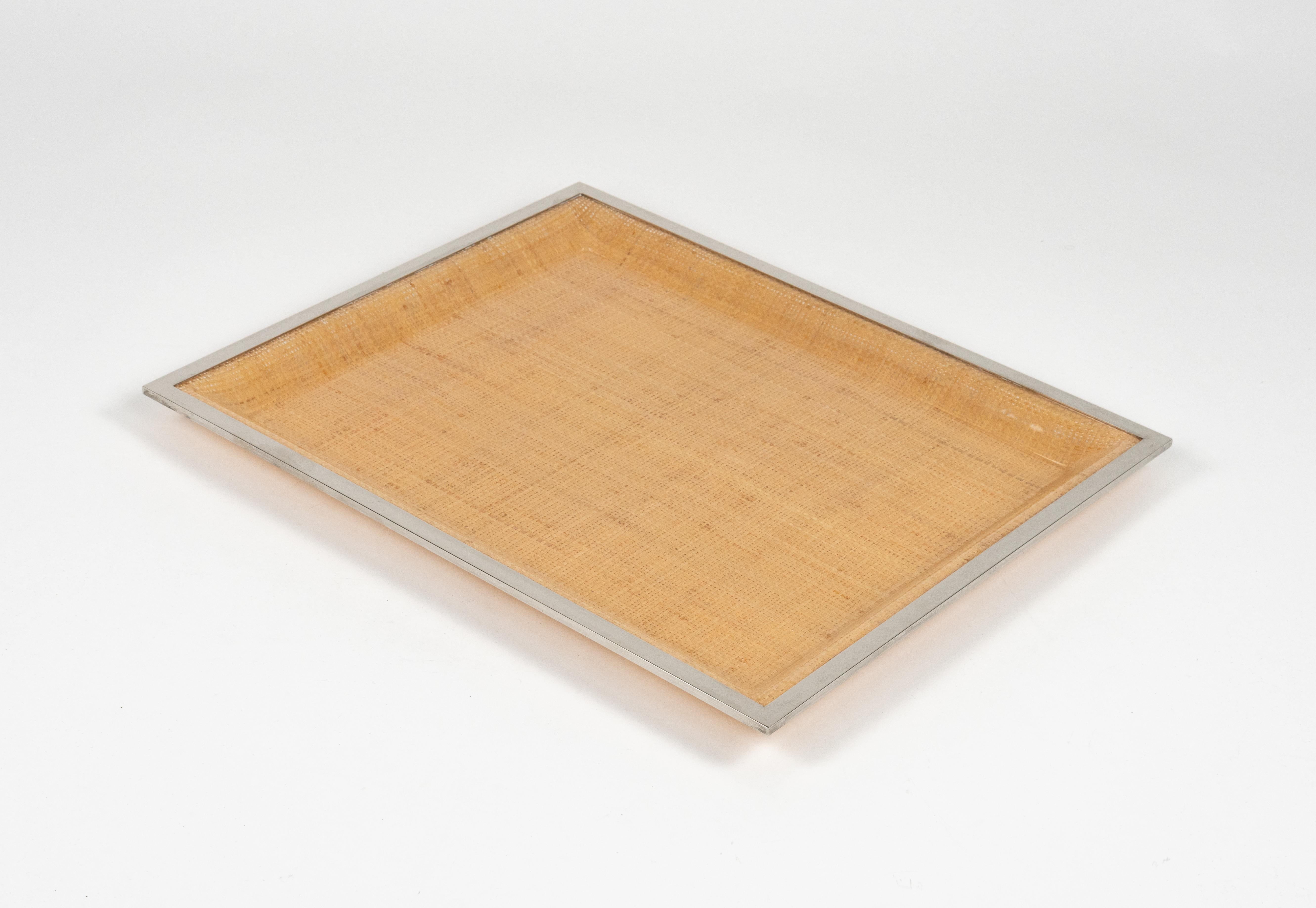 Bandeja para servir de lucita, mimbre y cromo Christian Dior Home Style, Italia Años 70 en venta 3