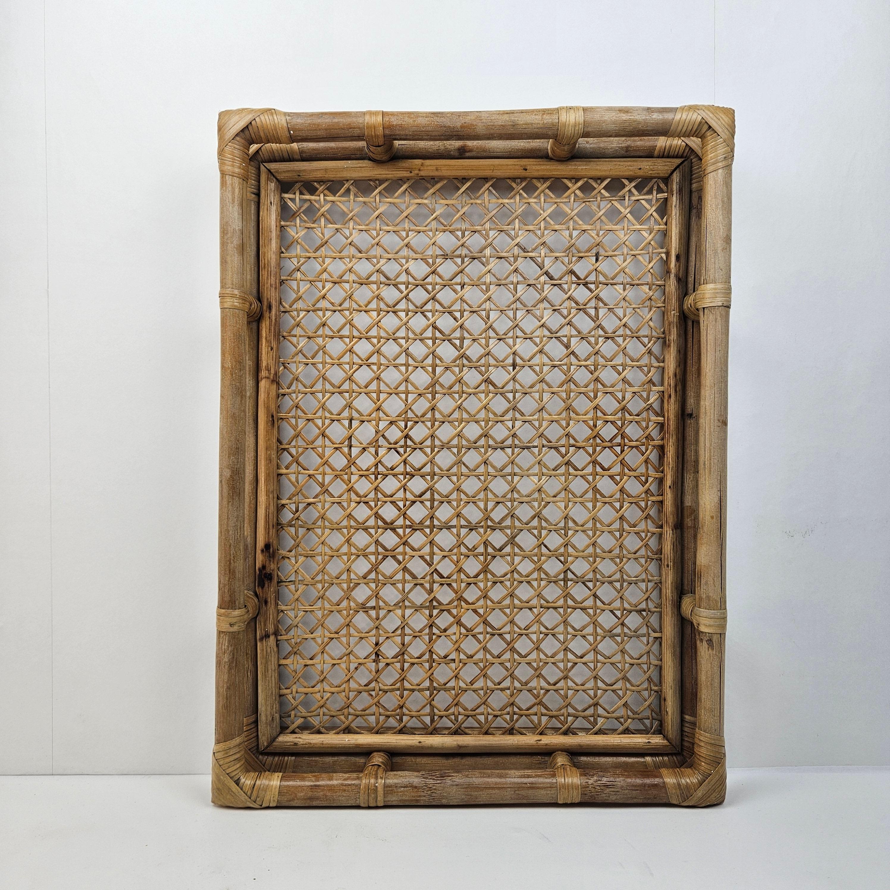 Serviertablett aus Rattan und Korbweide, Italien 1970er Jahre (Moderne der Mitte des Jahrhunderts) im Angebot