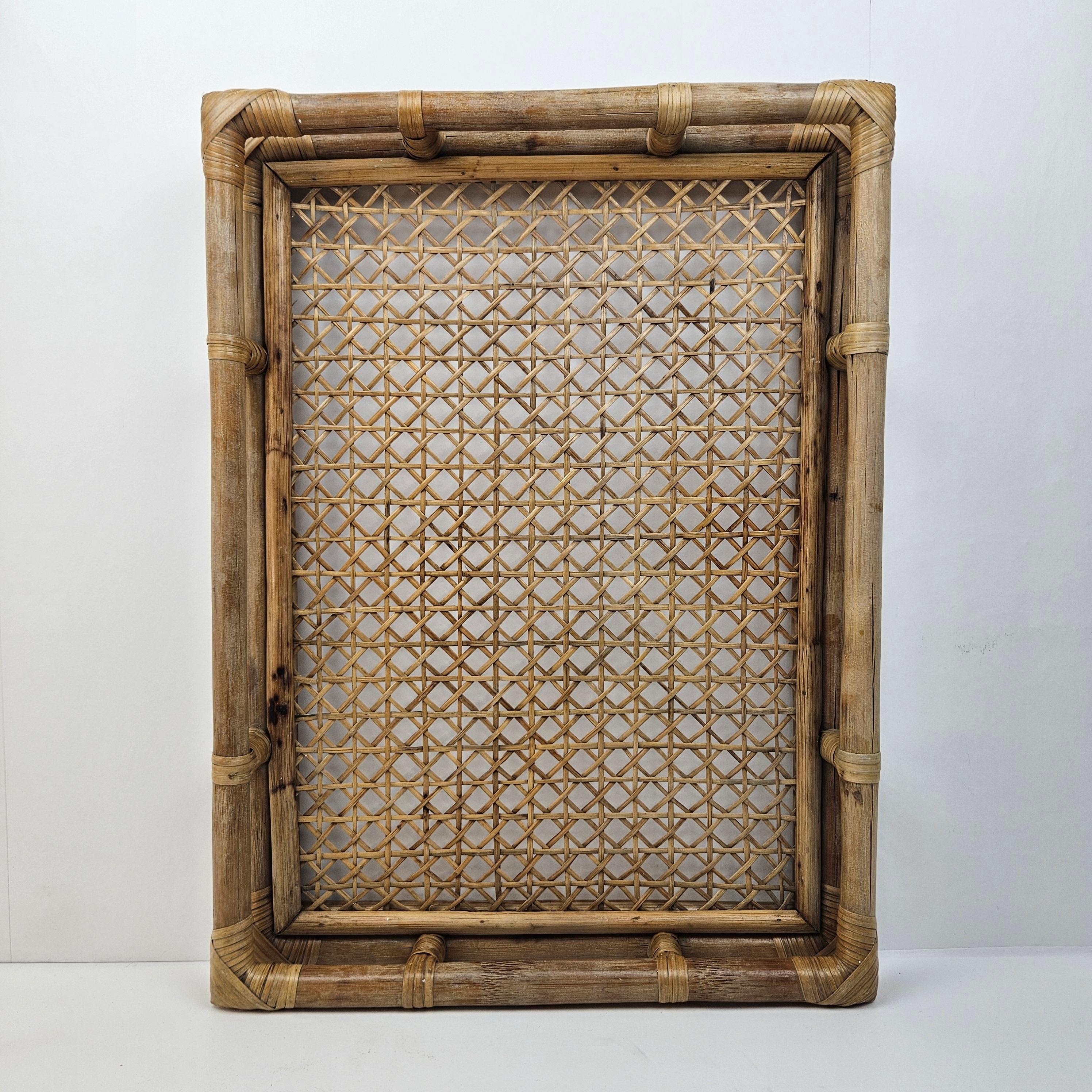 Serviertablett aus Rattan und Korbweide, Italien 1970er Jahre (Italienisch) im Angebot