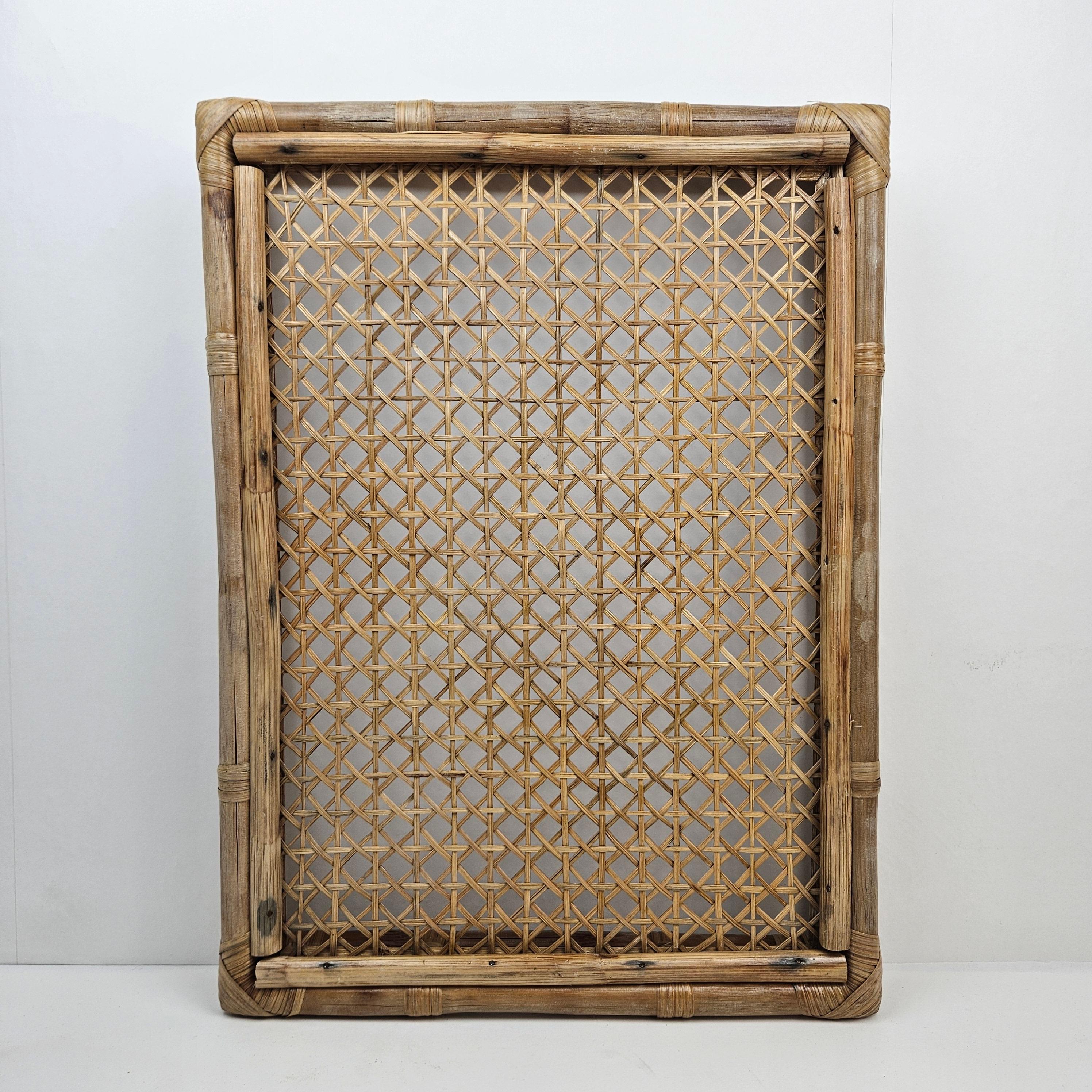Serviertablett aus Rattan und Korbweide, Italien 1970er Jahre im Zustand „Gut“ im Angebot in Oud Beijerland, NL
