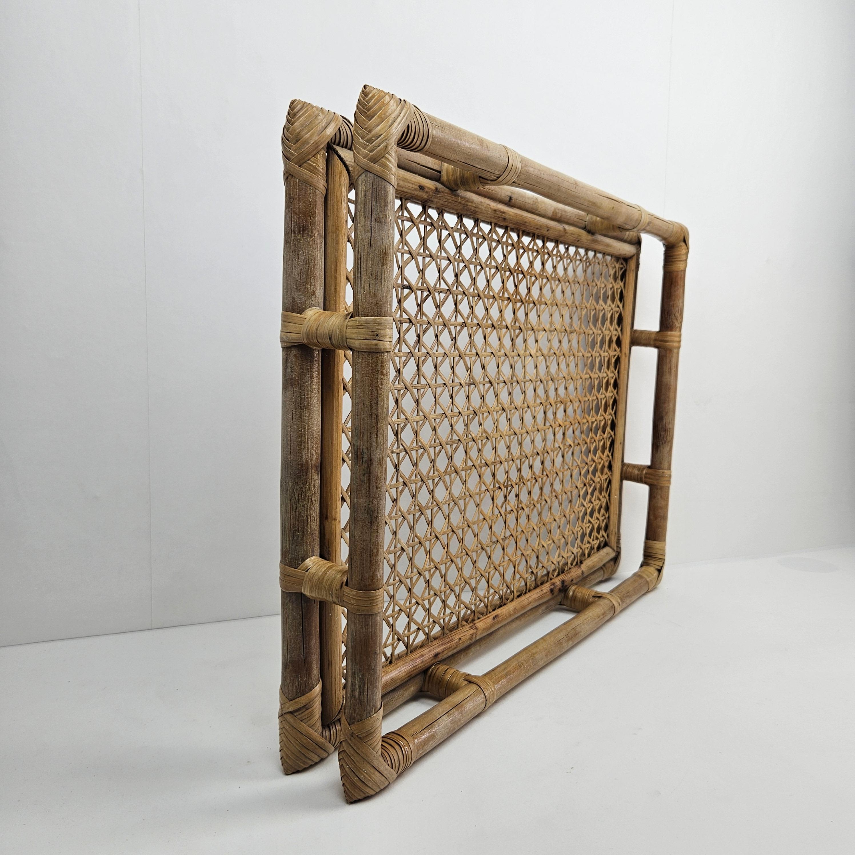 Serviertablett aus Rattan und Korbweide, Italien 1970er Jahre (Ende des 20. Jahrhunderts) im Angebot