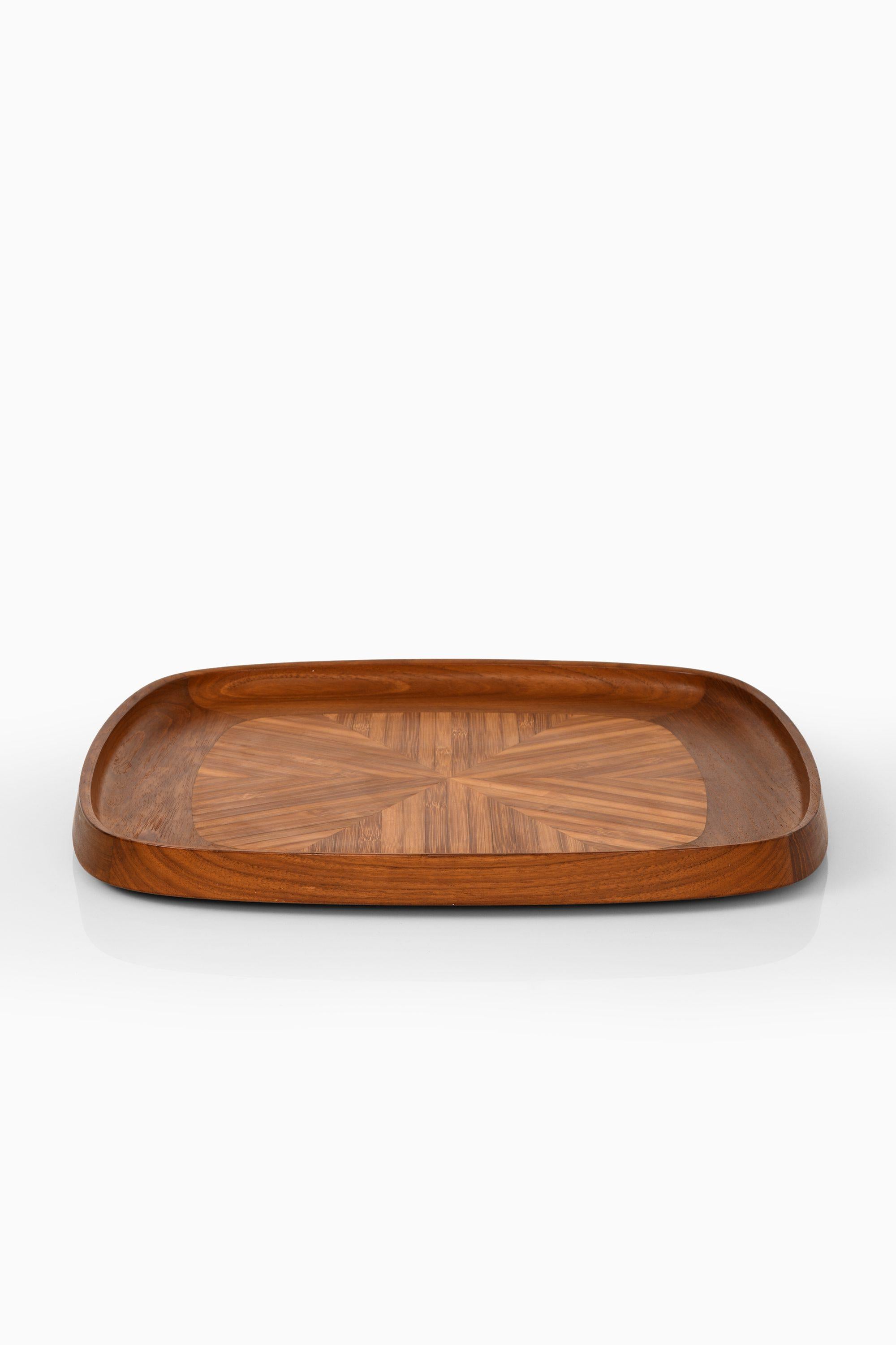 Serving Tray in Teak and Bamboo by Jens Quistgaard, 1950's

Additional Information:
Material: Teak and bamboo
Style: Mid century, Scandinavian
Produced by Dansk in Denmark
Dimensions (W x D x H): 49 x 49 x 4 cm
Condition: Good vintage condition,