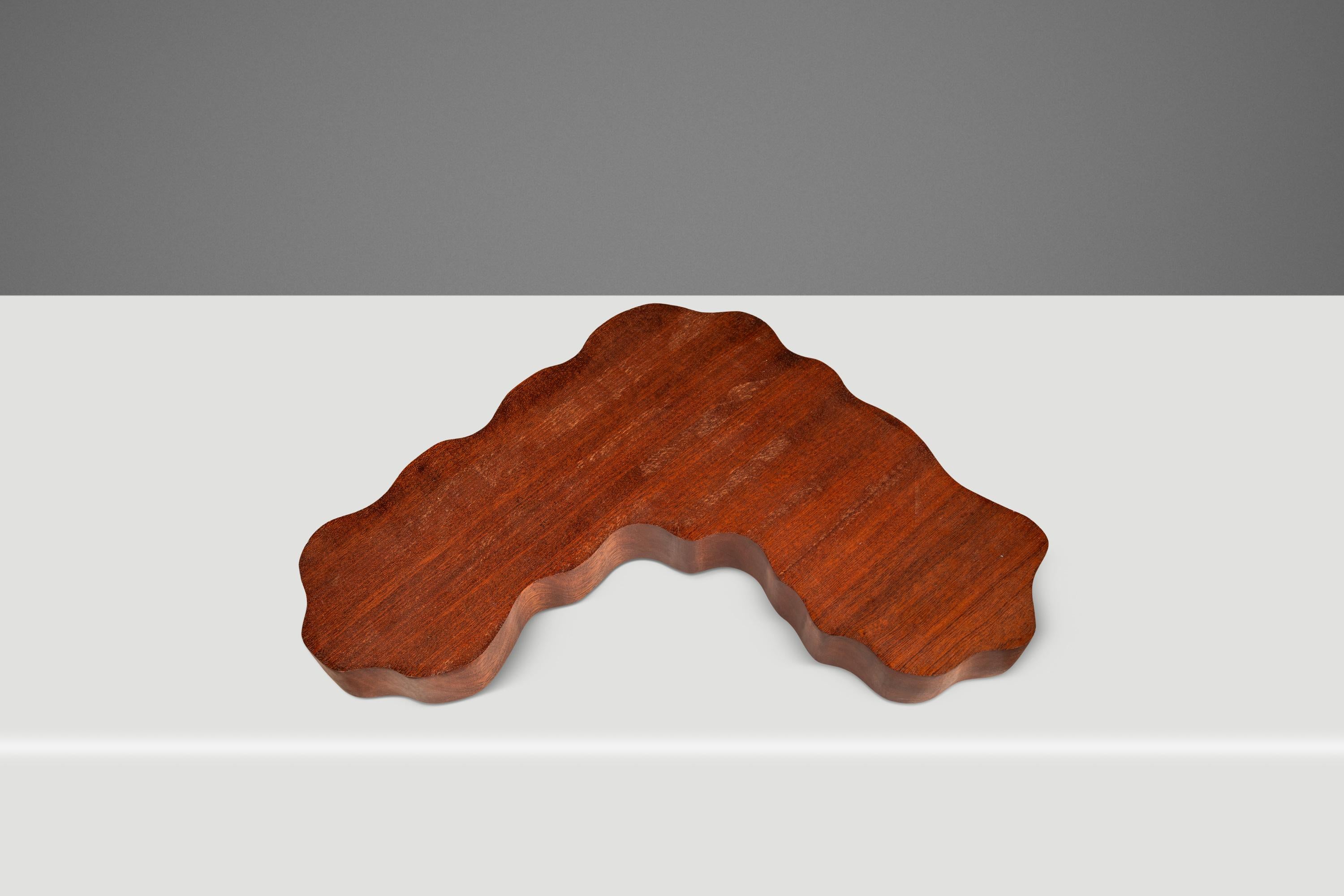 Serviertablett / Schlüsselanhänger in Sapele, Mark Leblanc, Leblanc Studios, USA,  2020's im Zustand „Neu“ im Angebot in Deland, FL