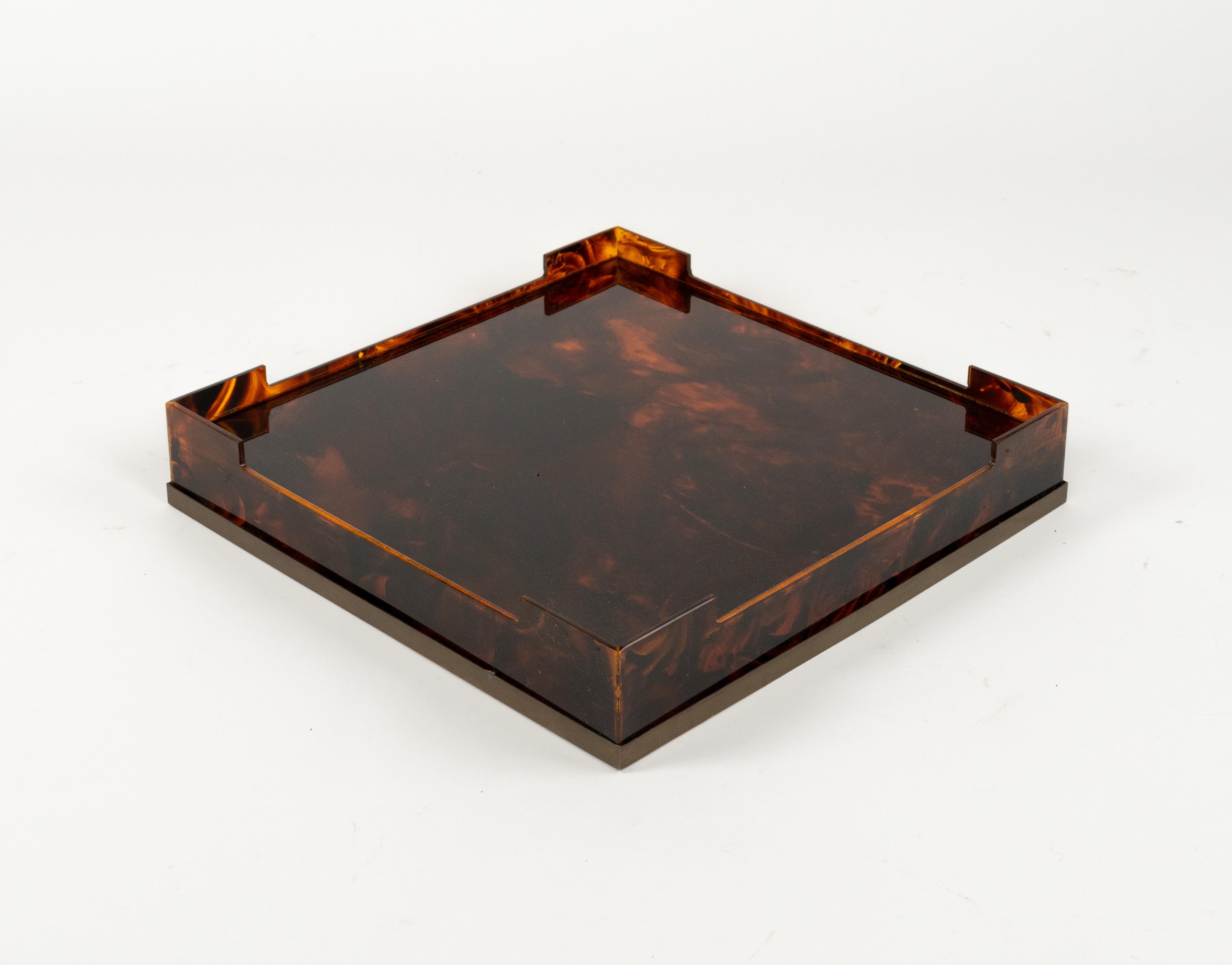 Vassoio da portata in lucite finta tartaruga e ottone stile Christian Dior, Italia anni '70 in vendita 8