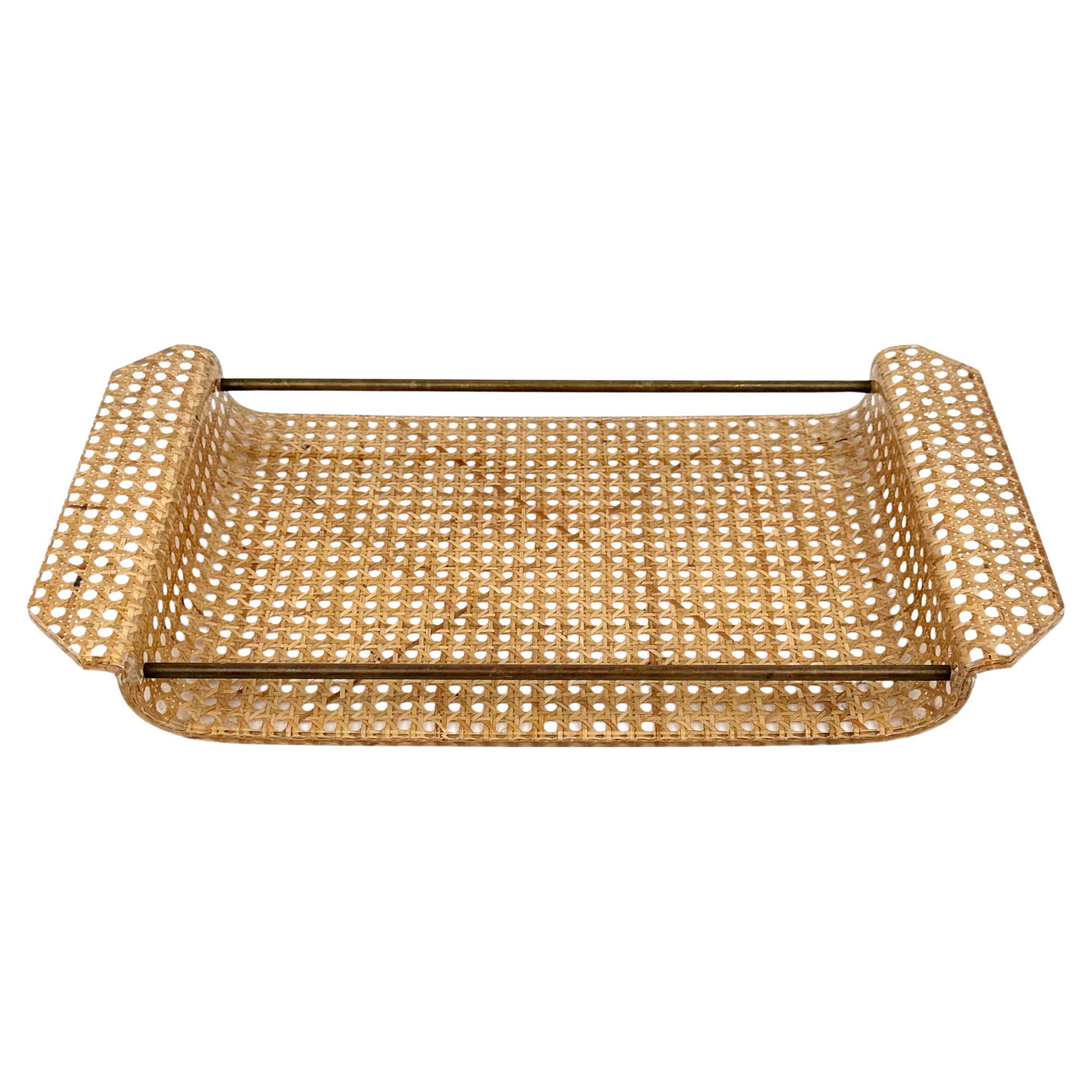 Midcentury rectangular serving tray in lucite, rattan and brass detail in the style of Christian Dior.

Made in Italy in the 1970s.