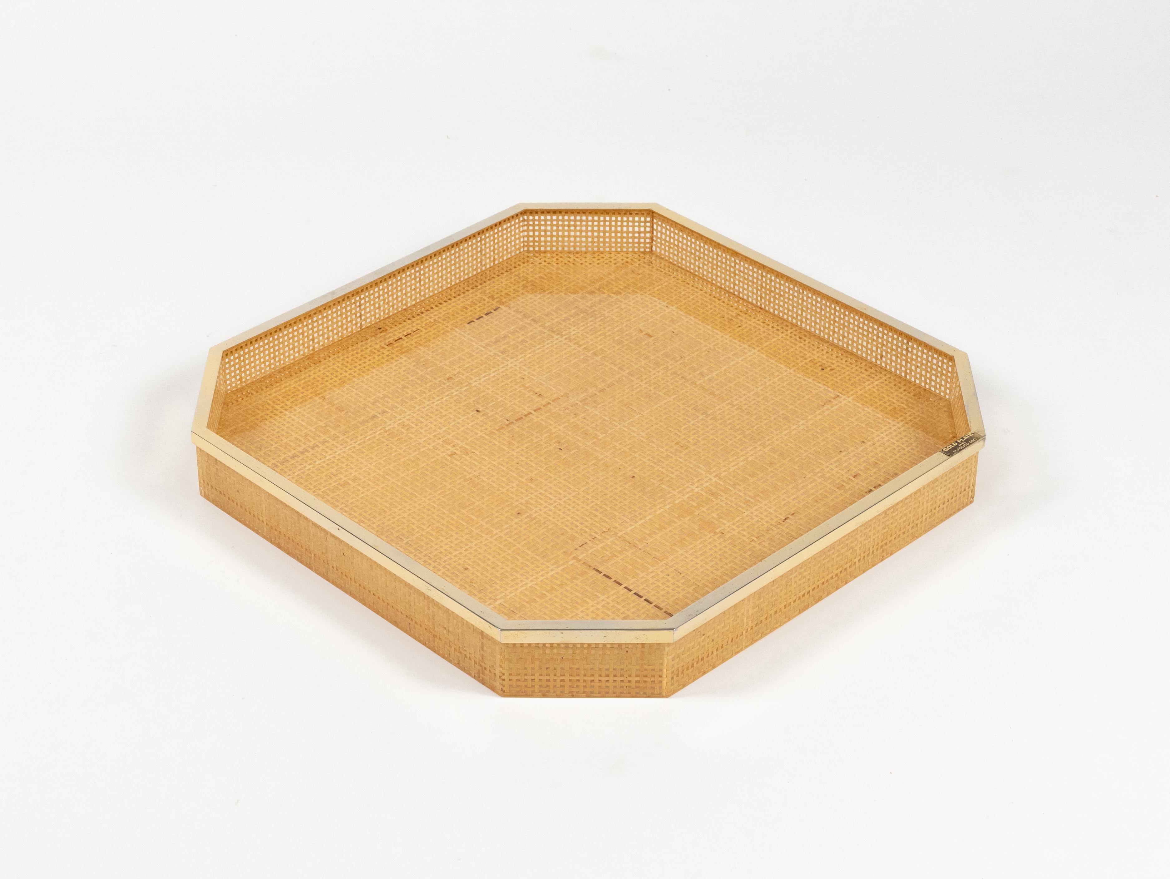 Serviertablett aus Lucite, Korbweide und vergoldet, 24KT Christian Dior-Stil, Italien 1970er Jahre im Angebot 3