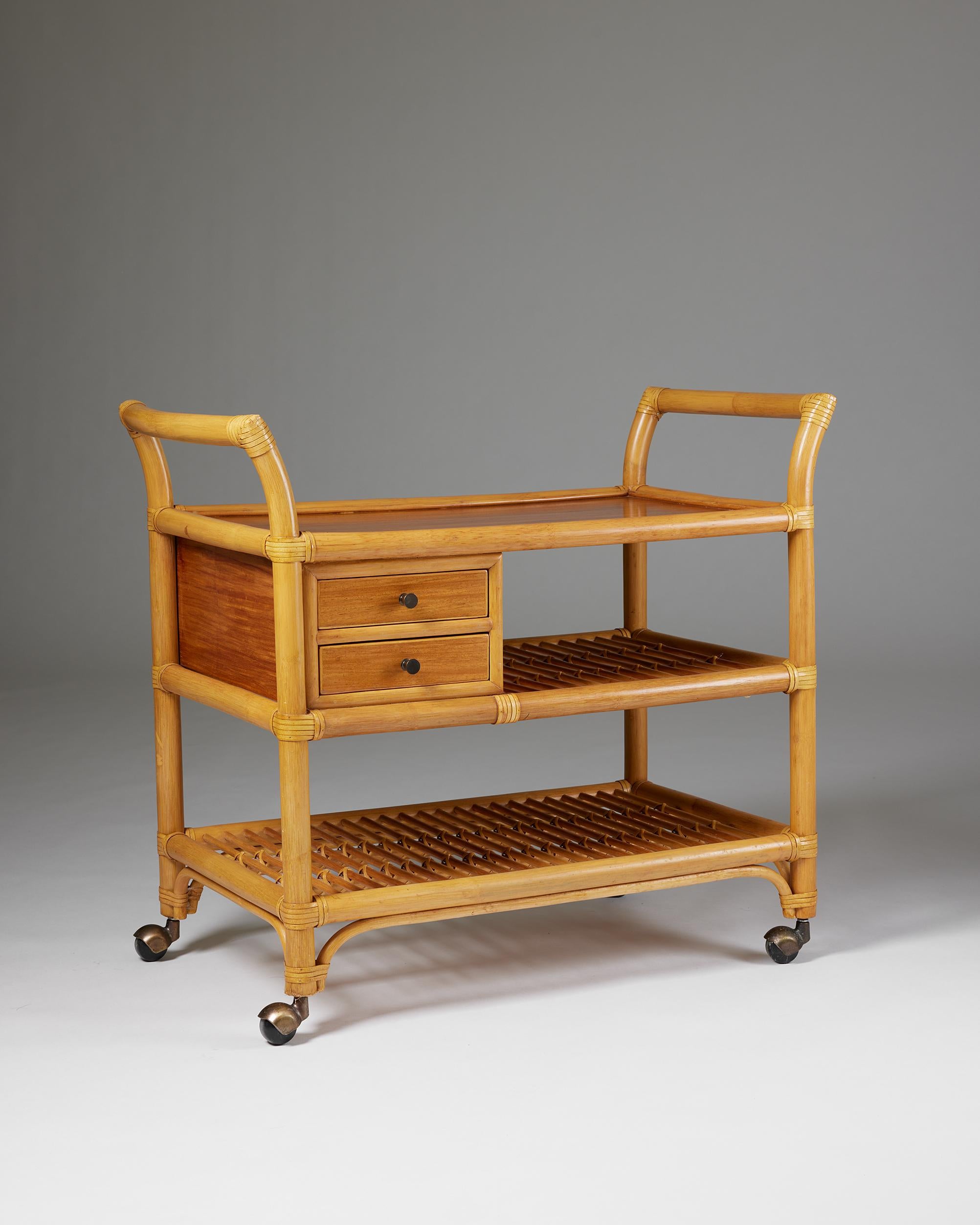 Mid-Century Rattan and Wood Bar Cart – Scandinavian Design, 1950s In Good Condition For Sale In Stockholm, SE