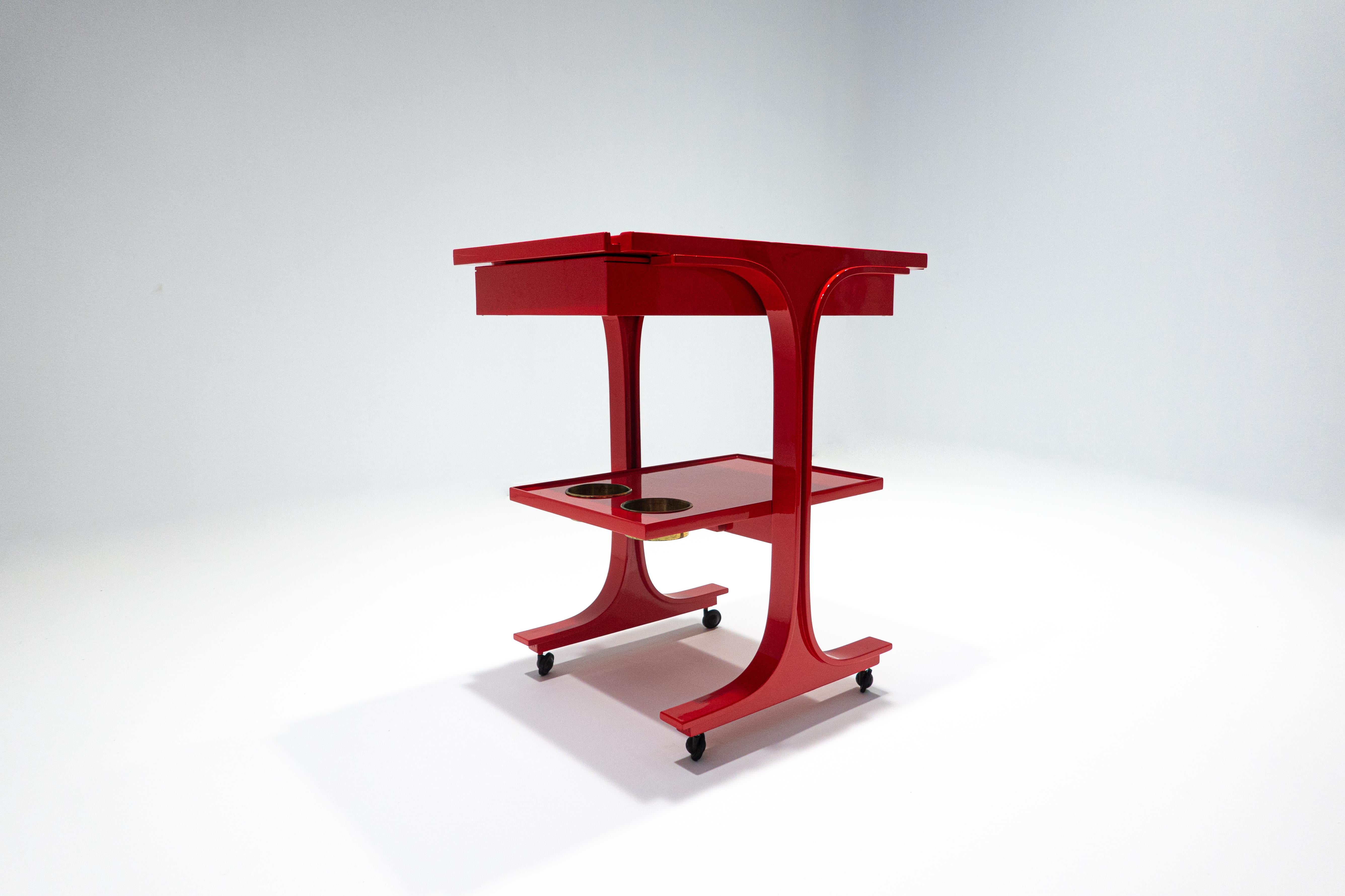 Serving trolley / bar cart by Gianfranco Frattini for Bernini, Red, Italy, 1960s

Lacquered in Red.