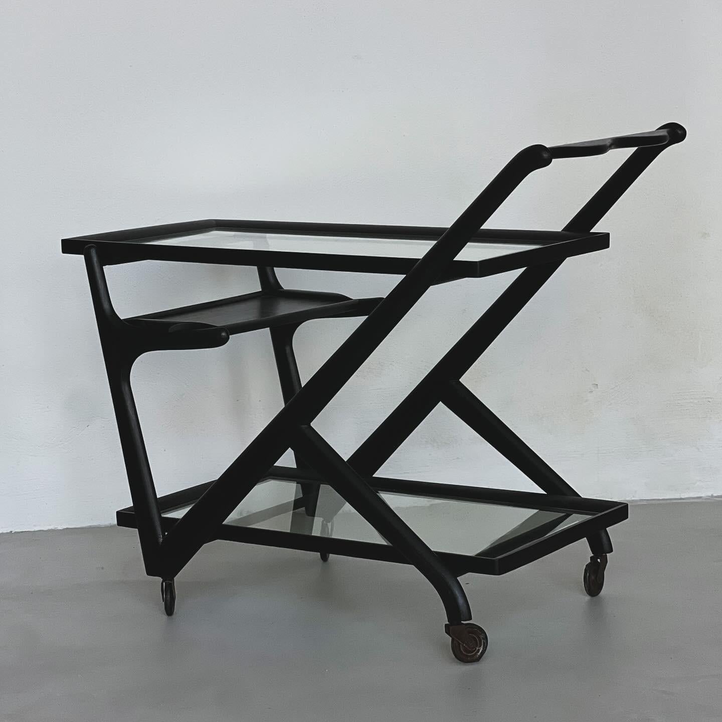 Carrito de servicio de Cesare Lacca para Cassina, Carrito de bar vintage, Diseño italiano mediados del siglo XX en venta