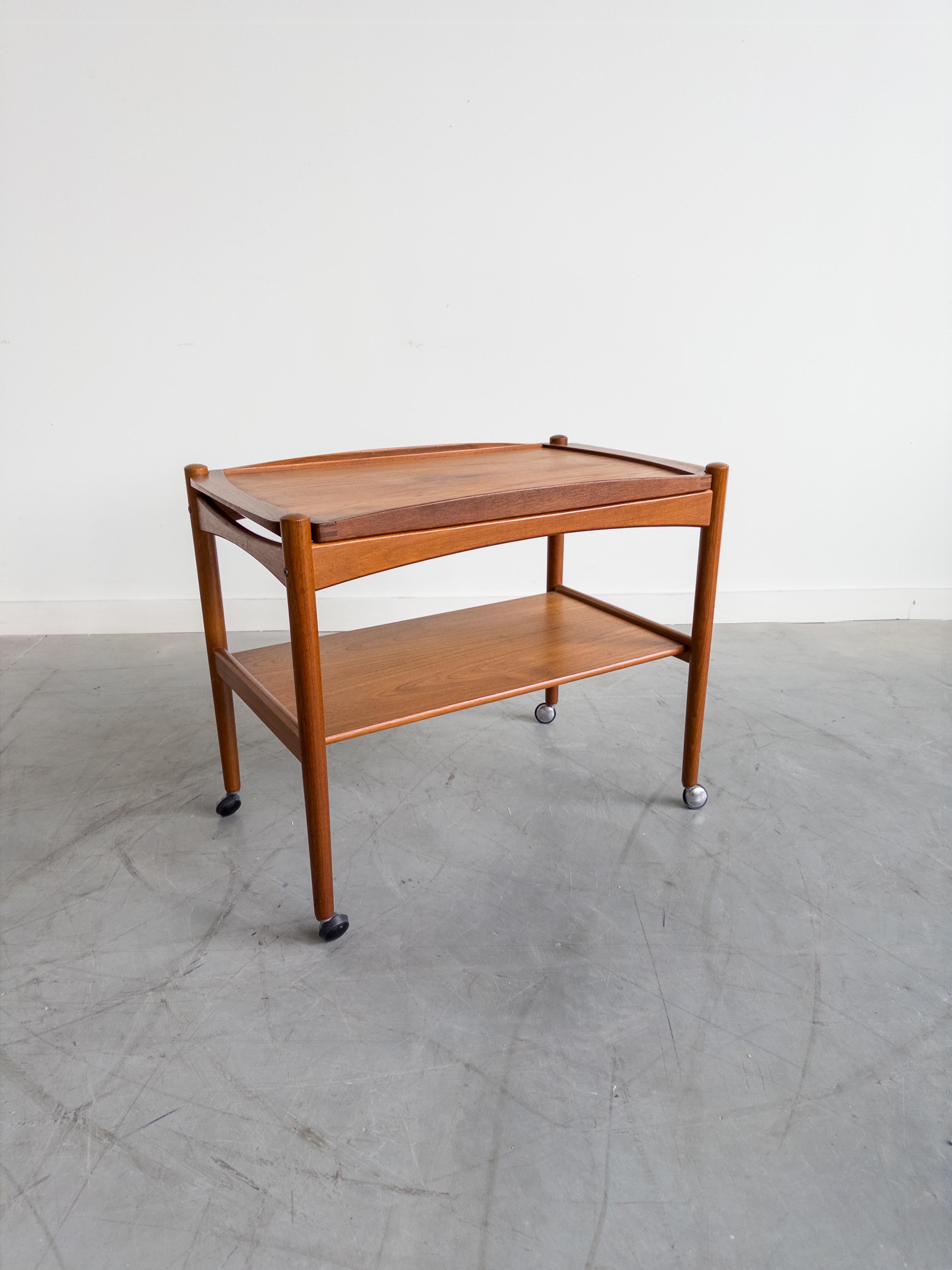Serving Trolley by Poul Hundevad for Bernstorffsminde Møbelfabrik from the 1960s. Solid teak frame with two shelves in teak veneer and metal castors. The upper shelf can be used as a tray.
