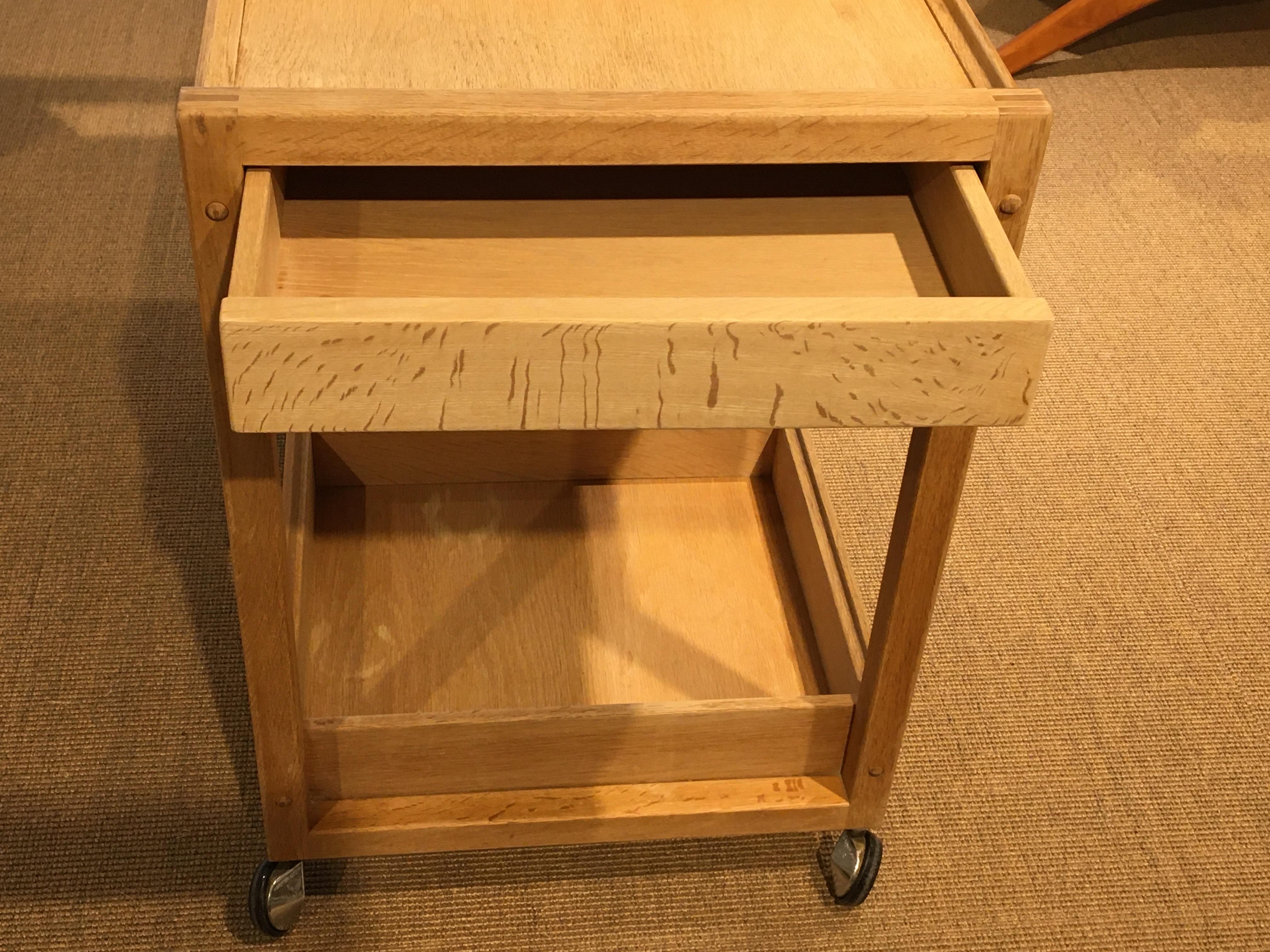 serving table with wheels