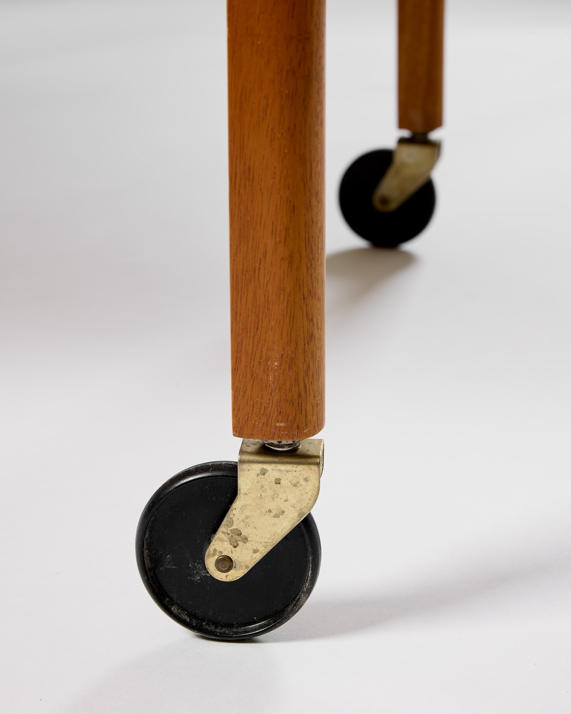 Trolley de service modèle 2248 conçu par Josef Frank Suède, années 1940 en vente 5