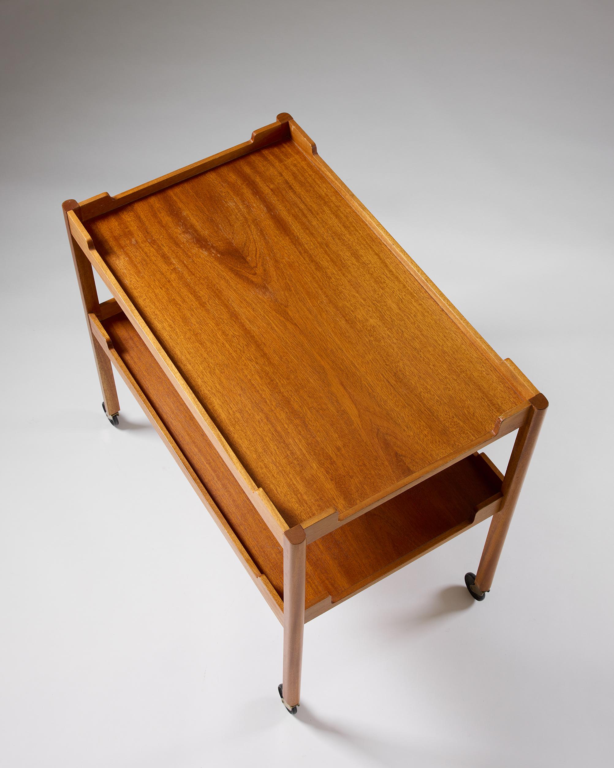 Trolley de service modèle 2248 conçu par Josef Frank Suède, années 1940 en vente 2