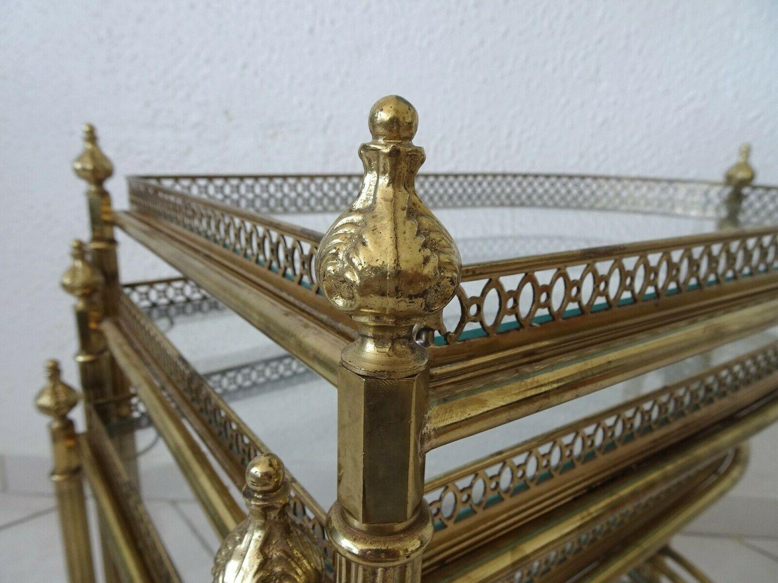 Gilt serving trolley nesting table Maison Baguès. Hollywood Regency. 

Dimensions : 64 x 40 x 62 cm H

Normal wear but very good condition