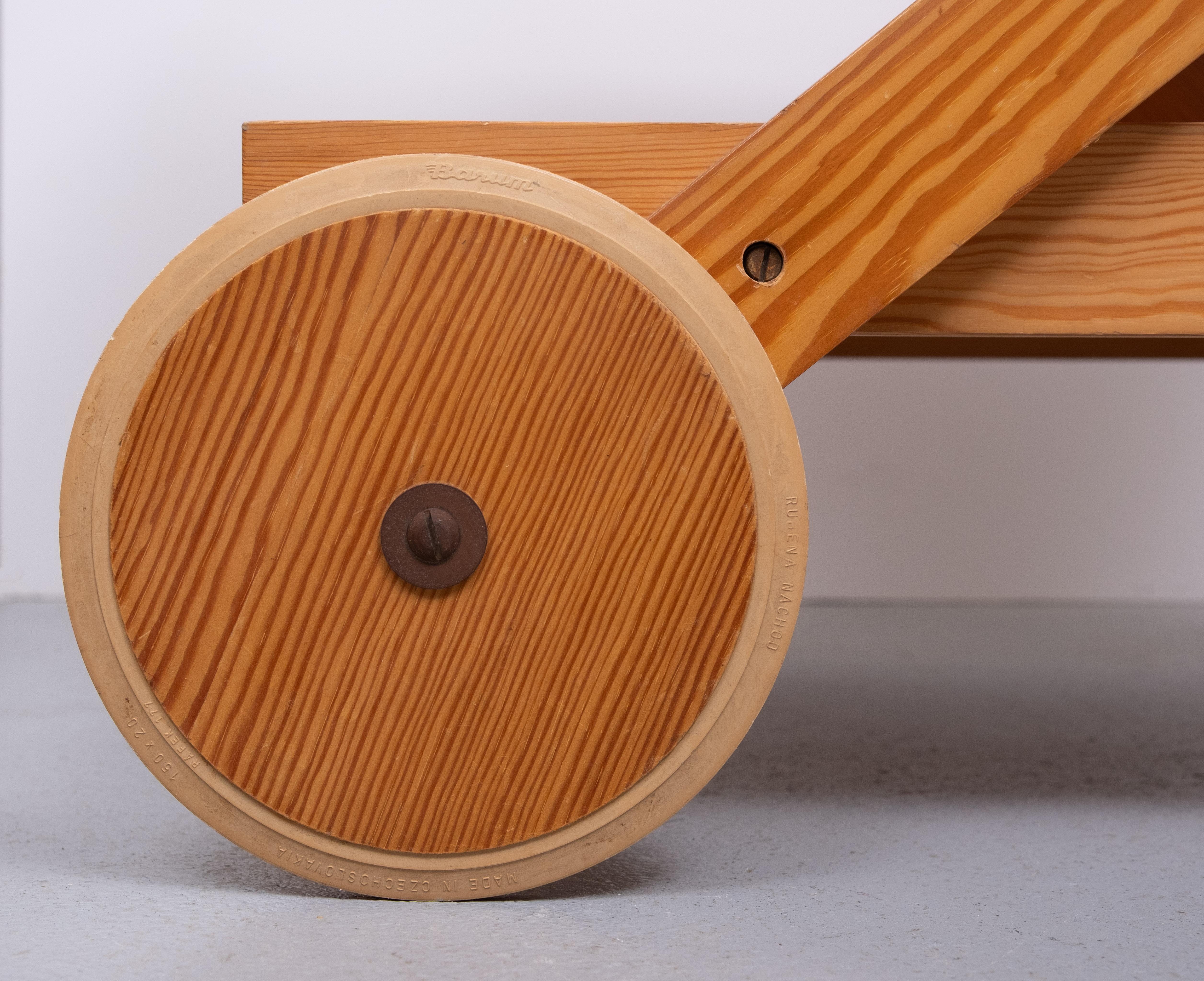 Finlandais Chariot de service en pin massif avec roues 1960 Finlande en vente