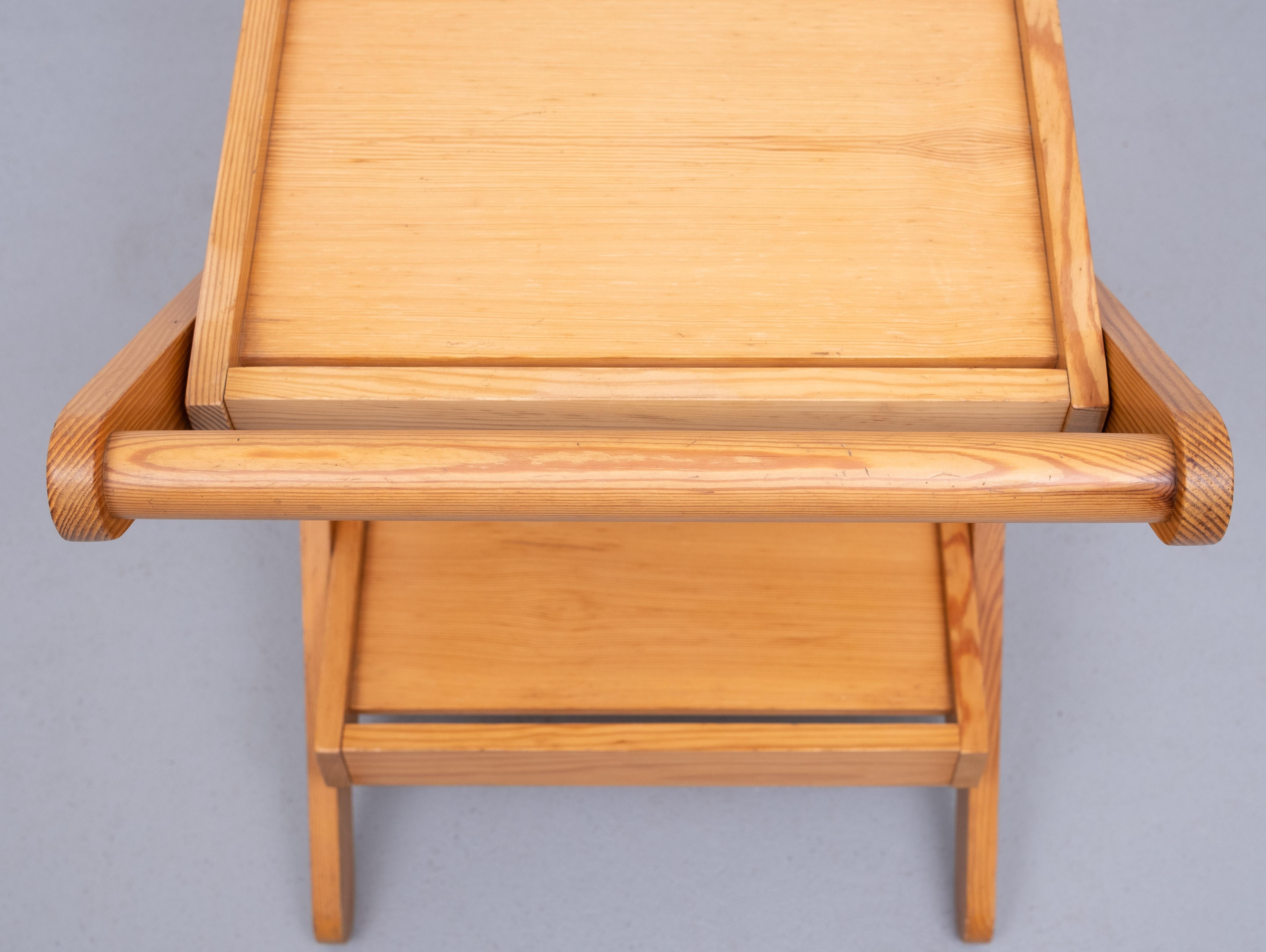 Milieu du XXe siècle Chariot de service en pin massif avec roues 1960 Finlande en vente