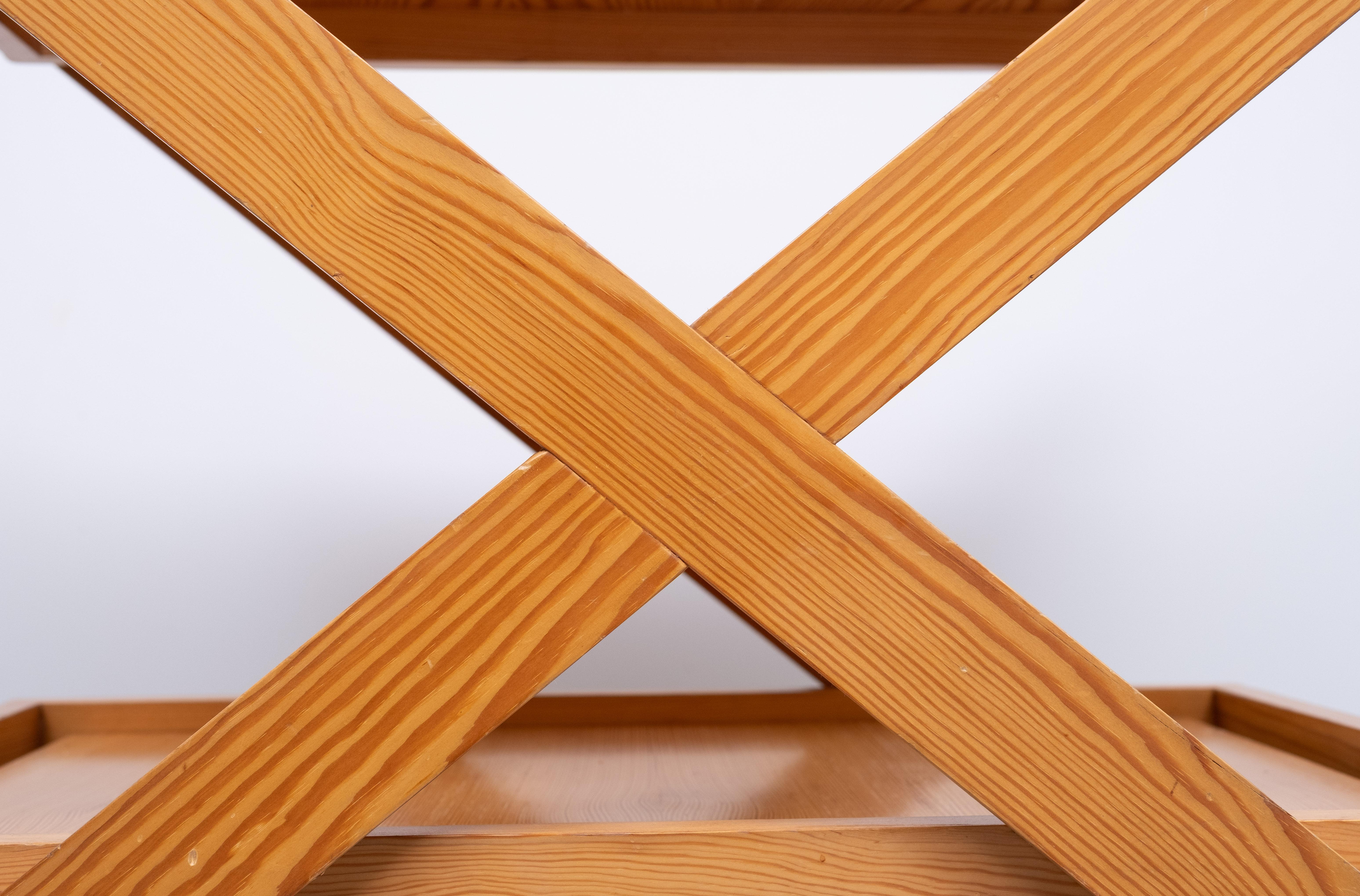 Chariot de service en pin massif avec roues 1960 Finlande en vente 2