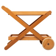 Carros modernos de mediados de siglo y carros de bar