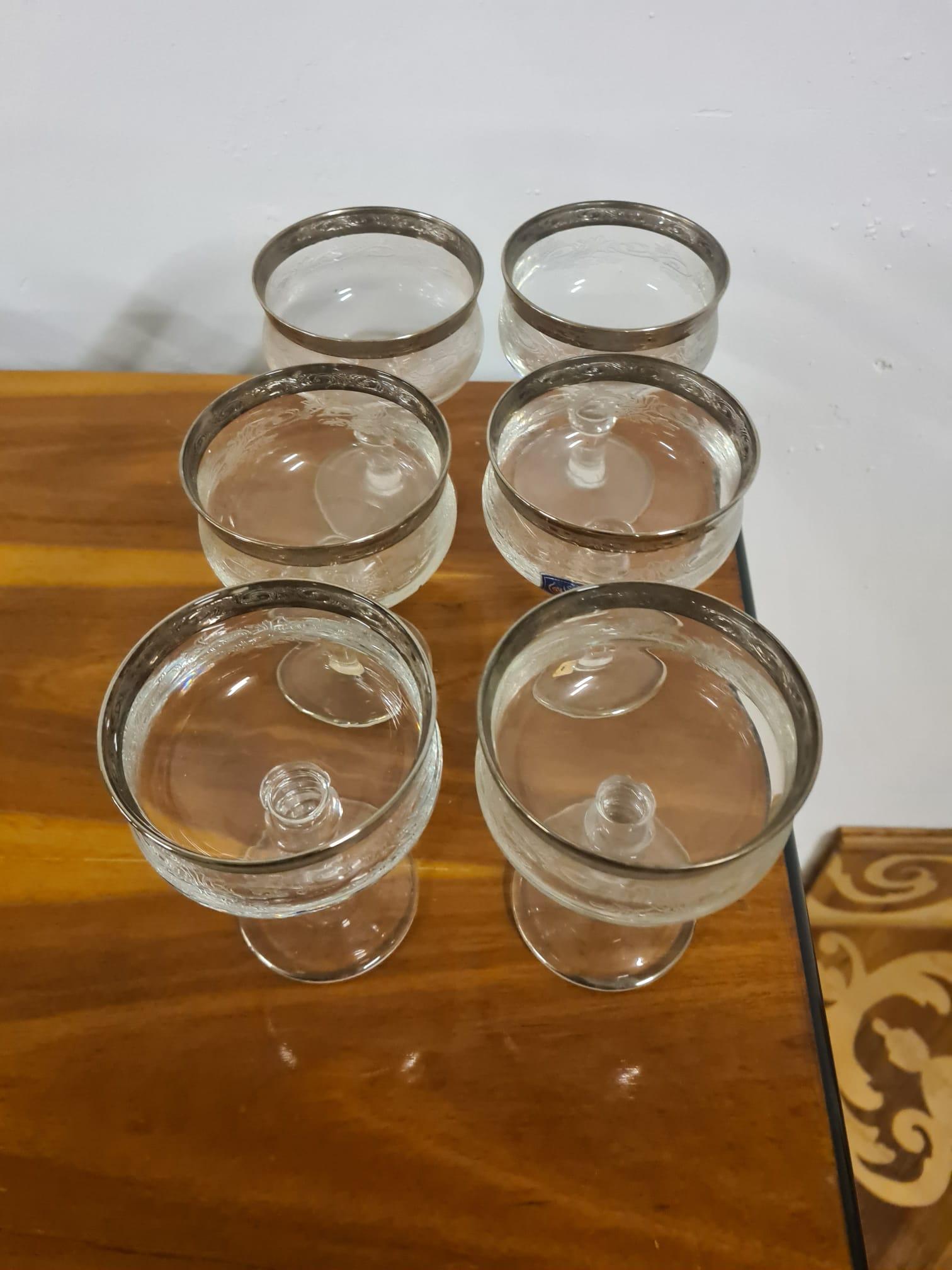 Service de verres à médailles pour 6 personnes en cristal et platine pcs 24 en vente 5