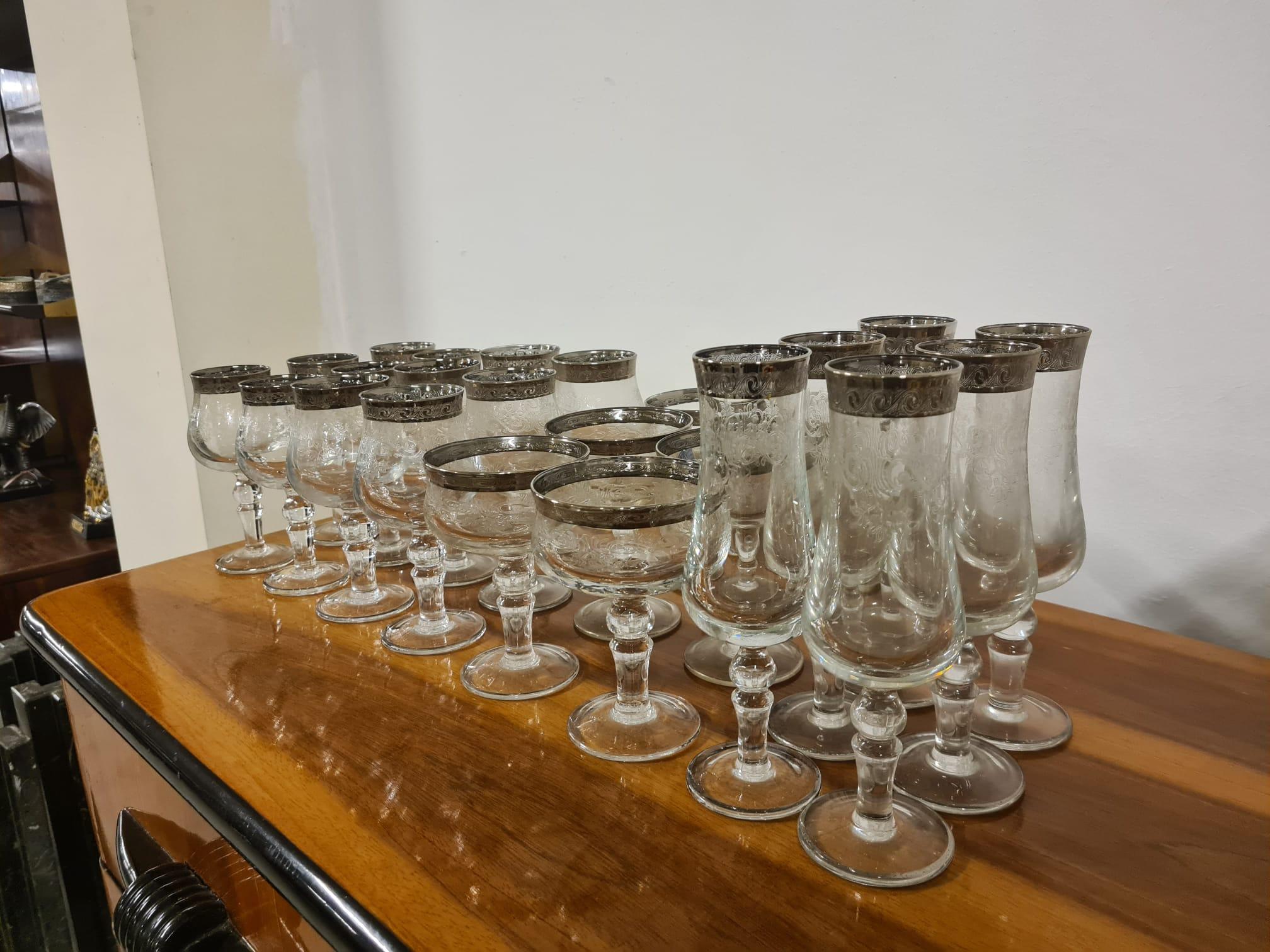 Service de verres à médailles pour 6 personnes en cristal et platine pcs 24 en vente 6