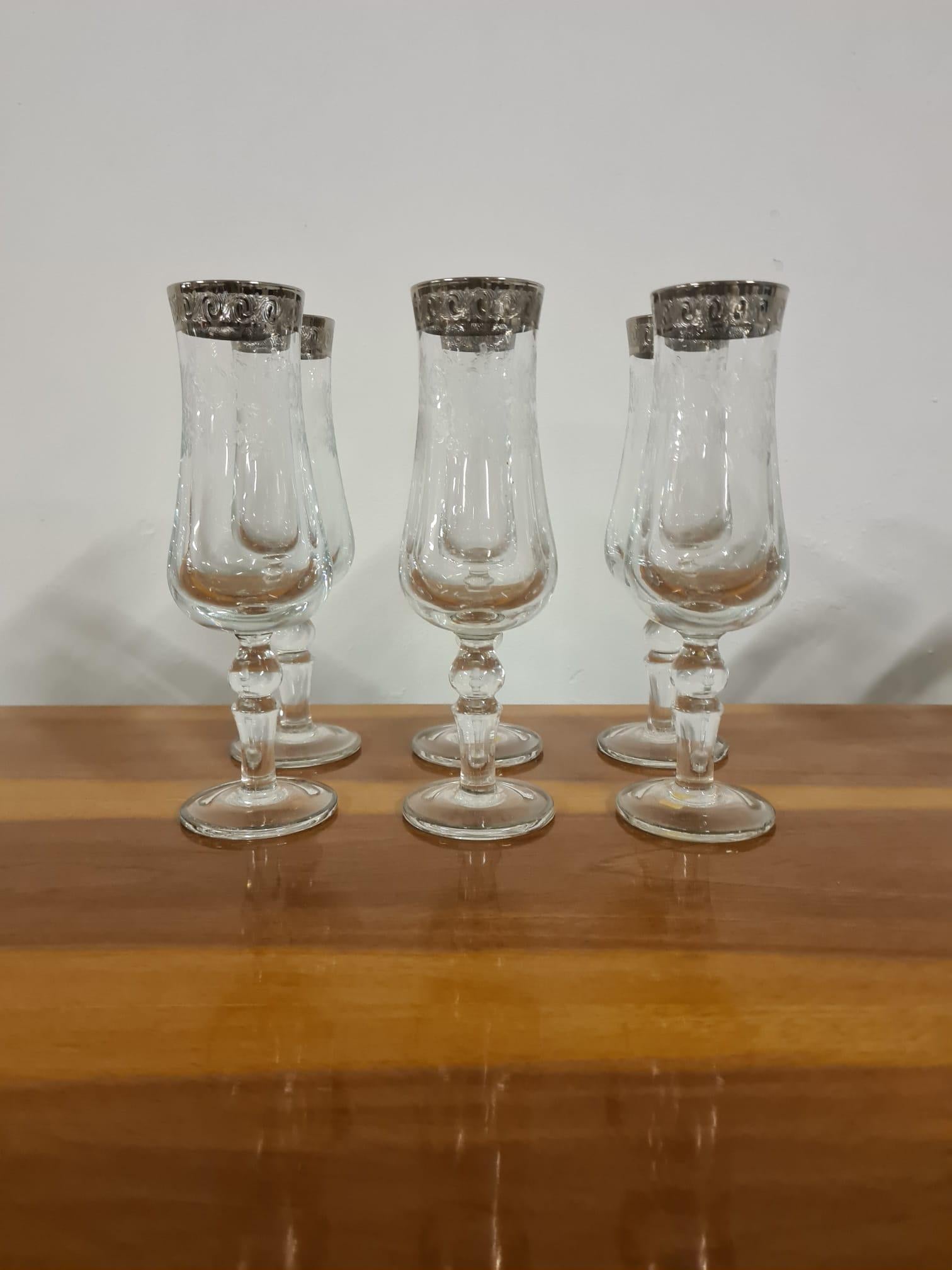 Service de verres à médailles pour 6 personnes en cristal et platine pcs 24 en vente 10