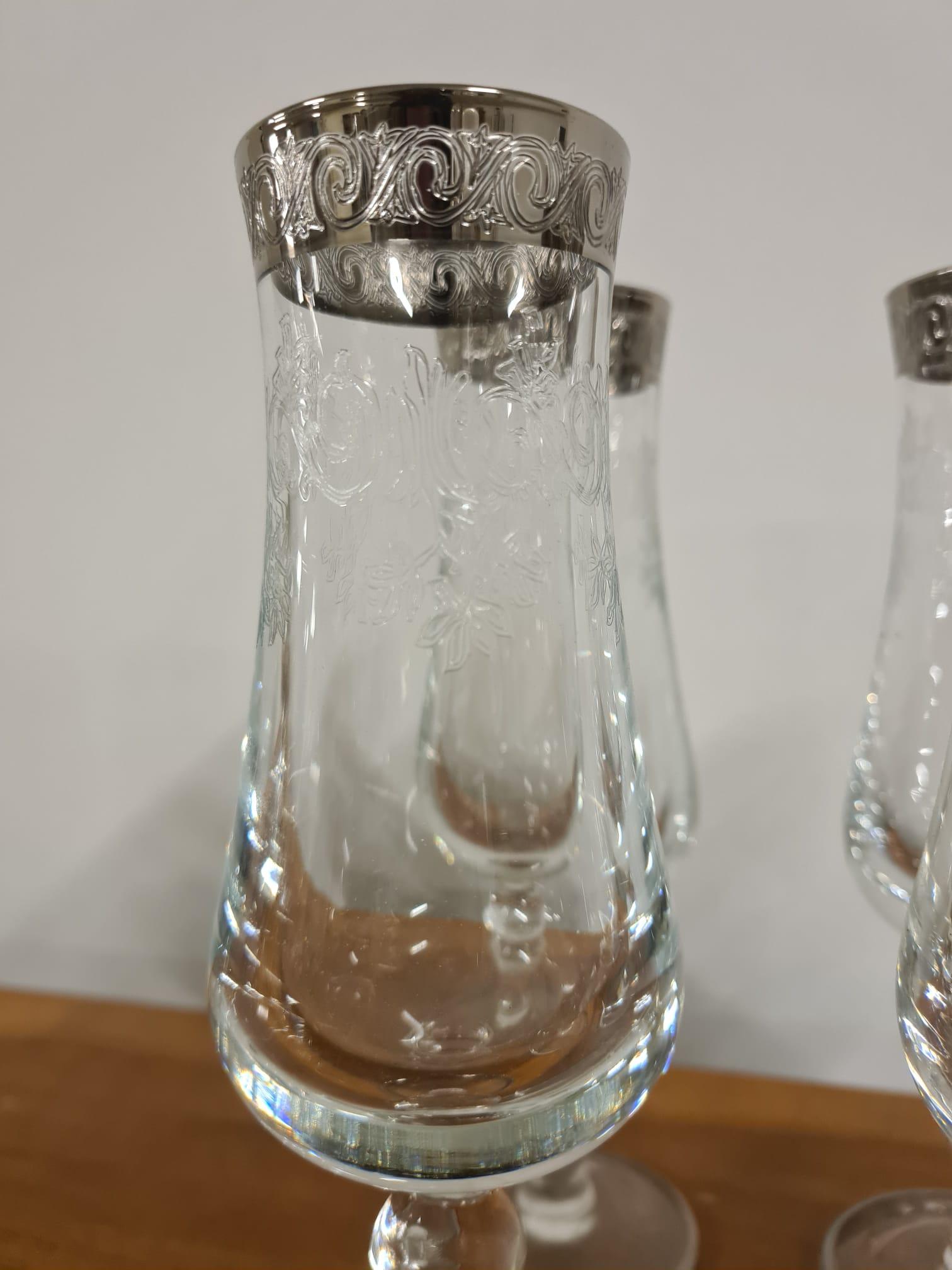Service de verres à médailles pour 6 personnes en cristal et platine pcs 24 en vente 11