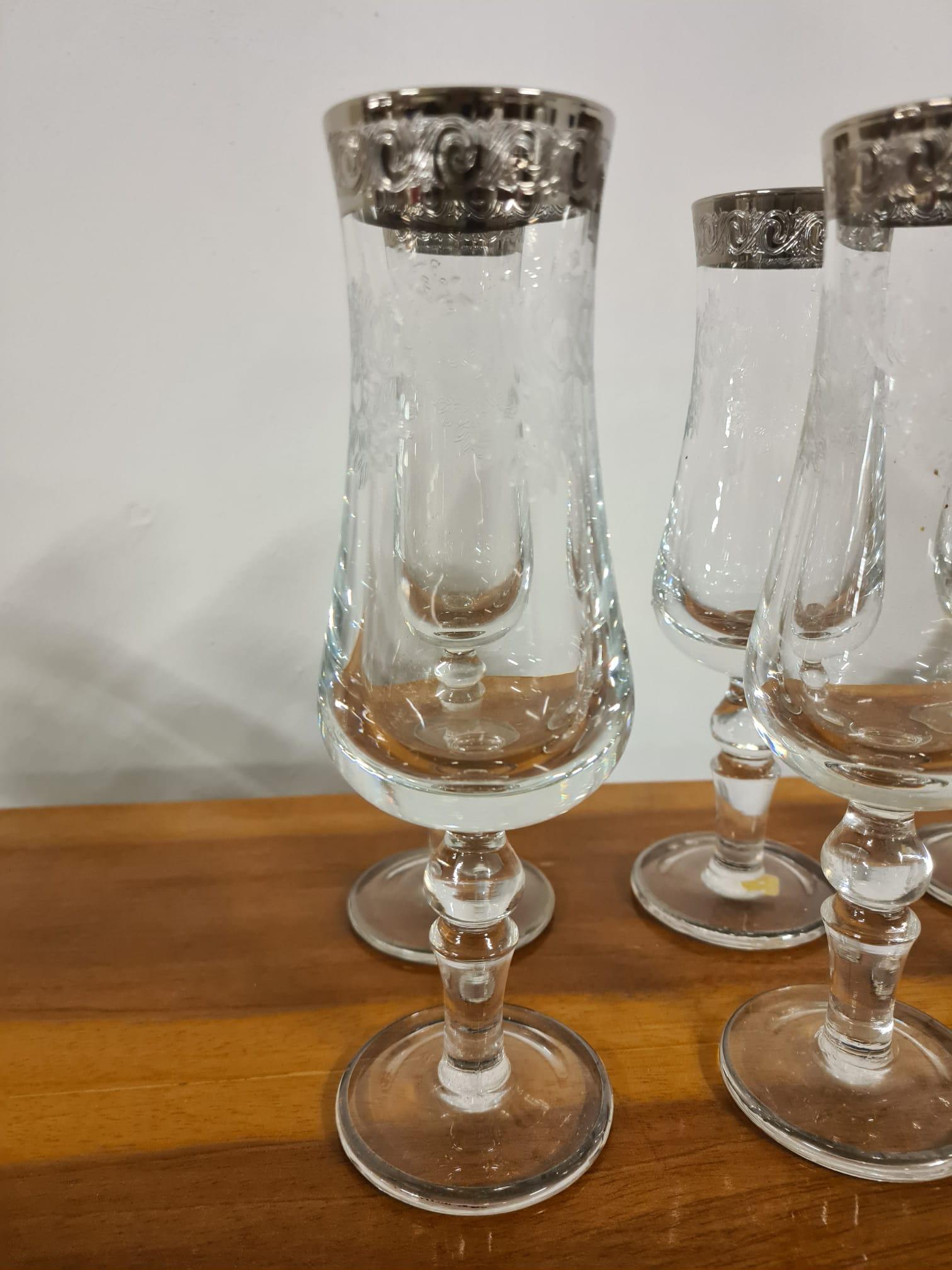 Service de verres à médailles pour 6 personnes en cristal et platine pcs 24 en vente 12