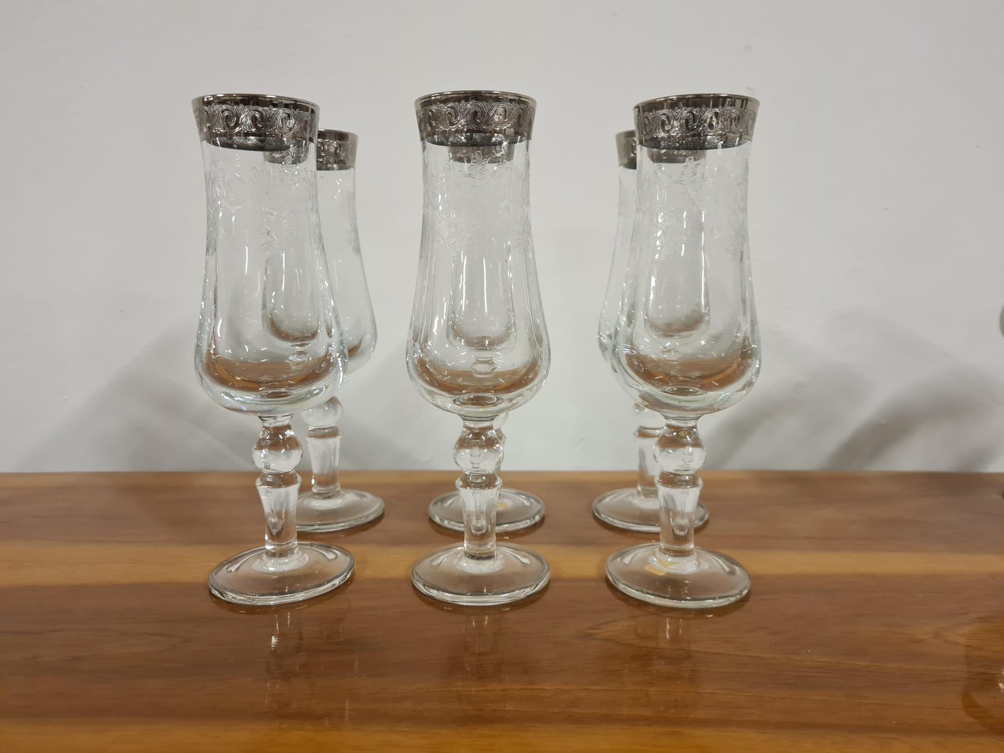 Service de verres à médailles pour 6 personnes en cristal et platine pcs 24 en vente 14